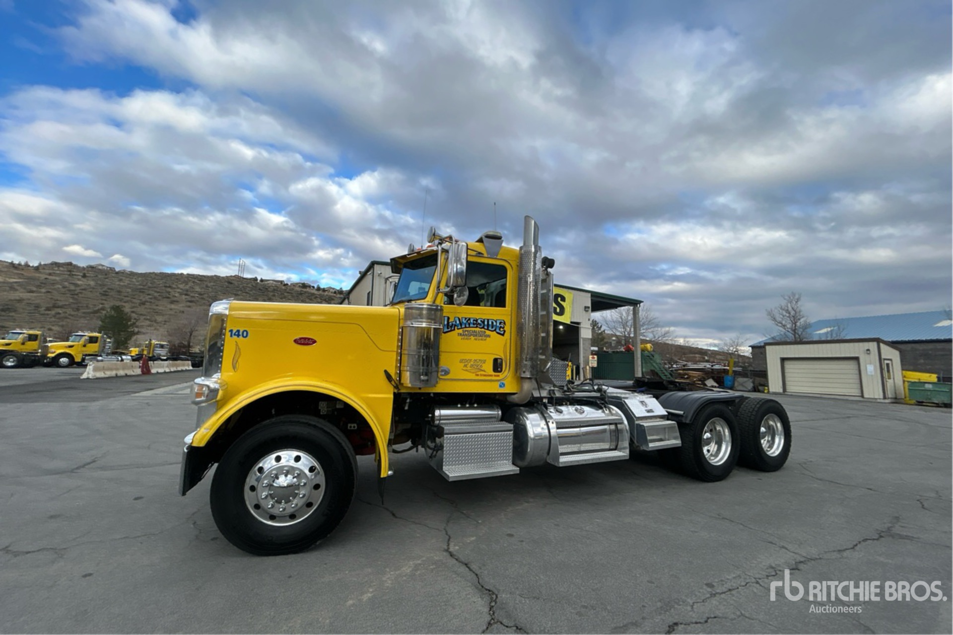 General Appearance with Foto, angolo anteriore sinistro