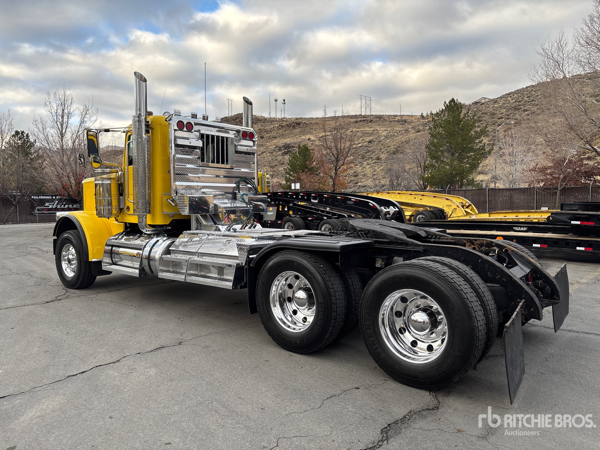 General Appearance with Picture, Left Rear Corner