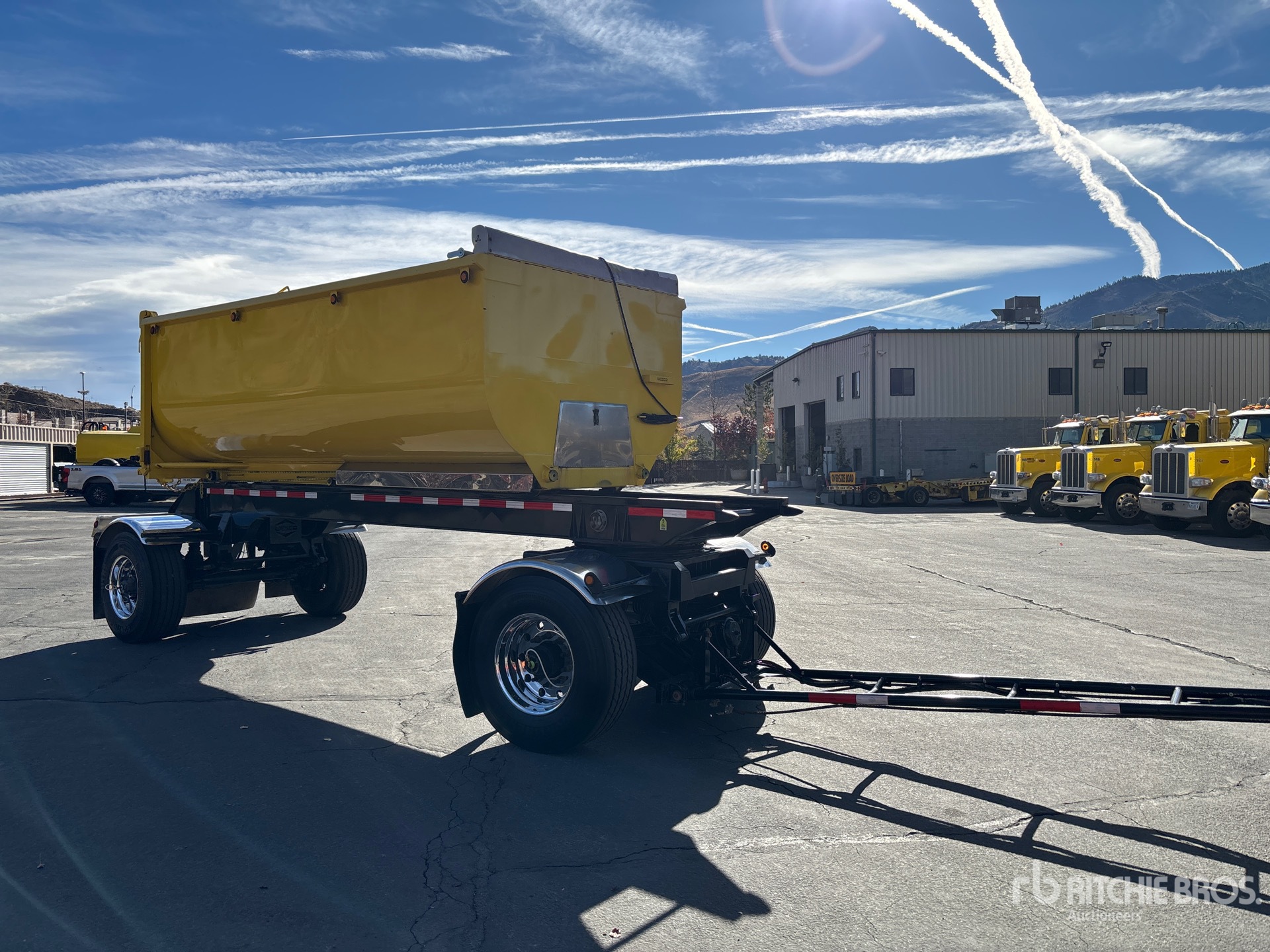 General Appearance with Bild, Ecke vorne rechts