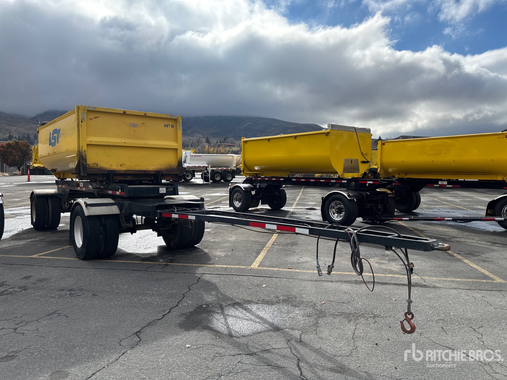 General Appearance with Bild, Ecke vorne rechts