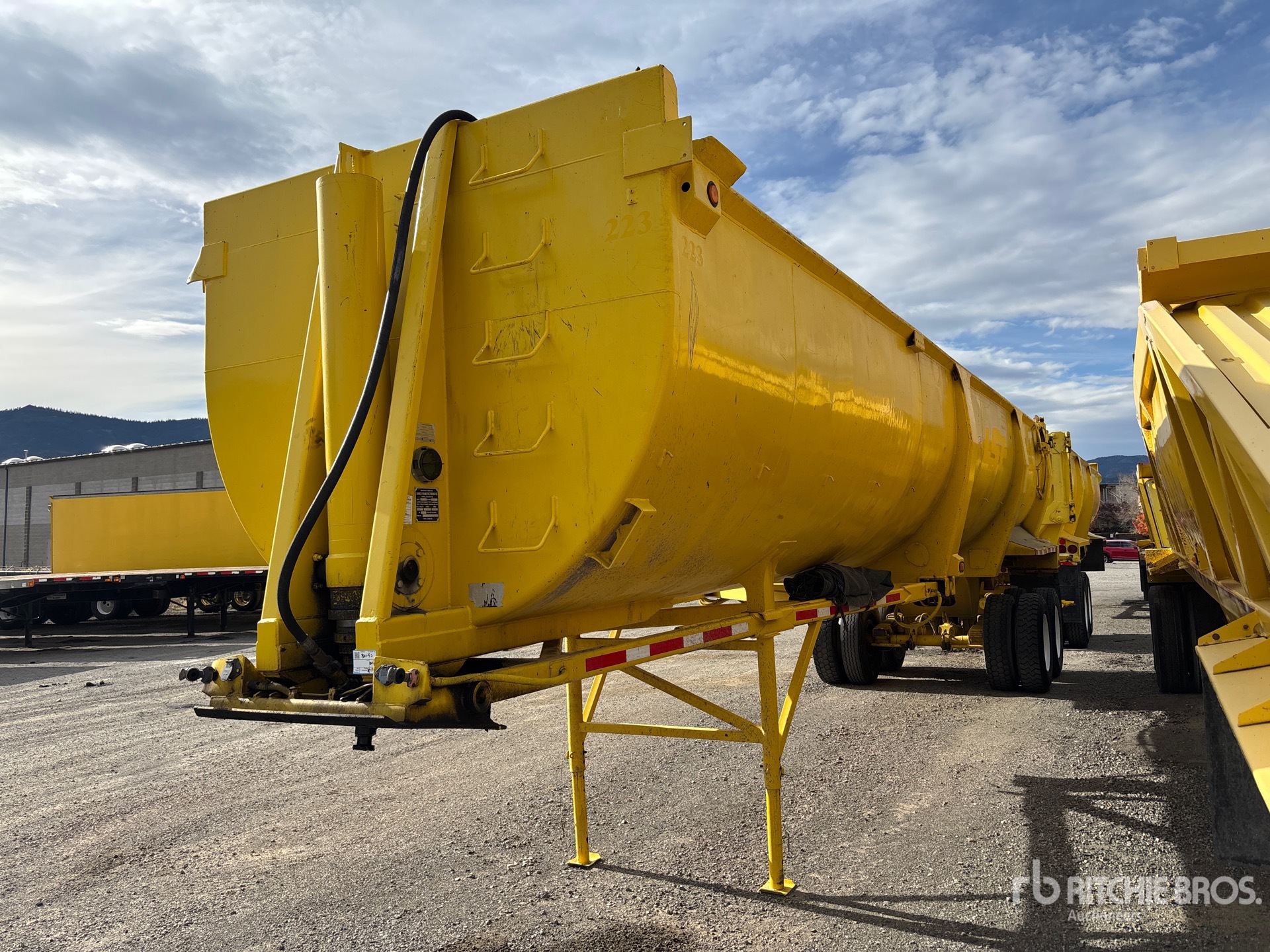 General Appearance with Foto, angolo anteriore sinistro