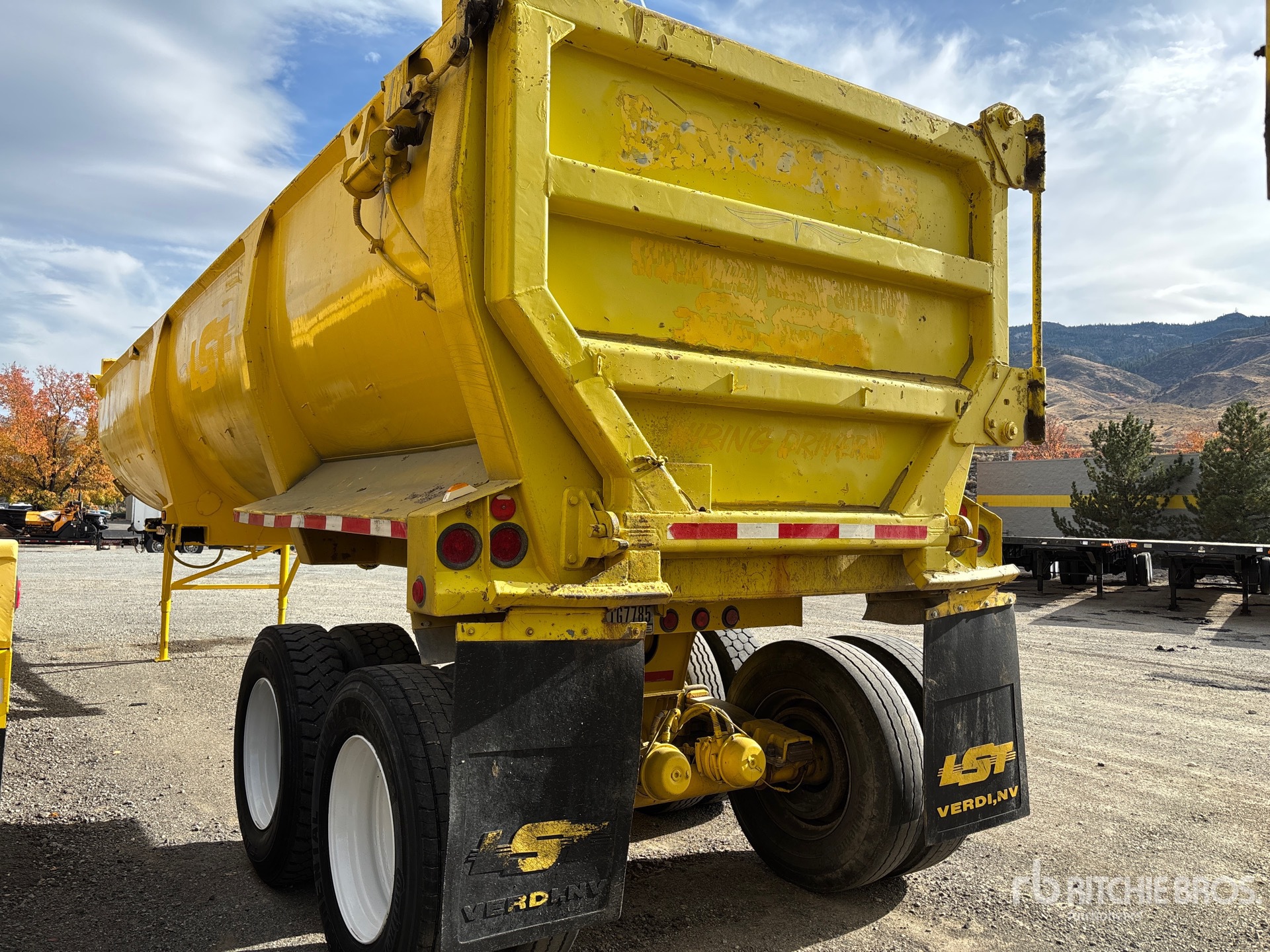 General Appearance with Foto, angolo posteriore sinistro