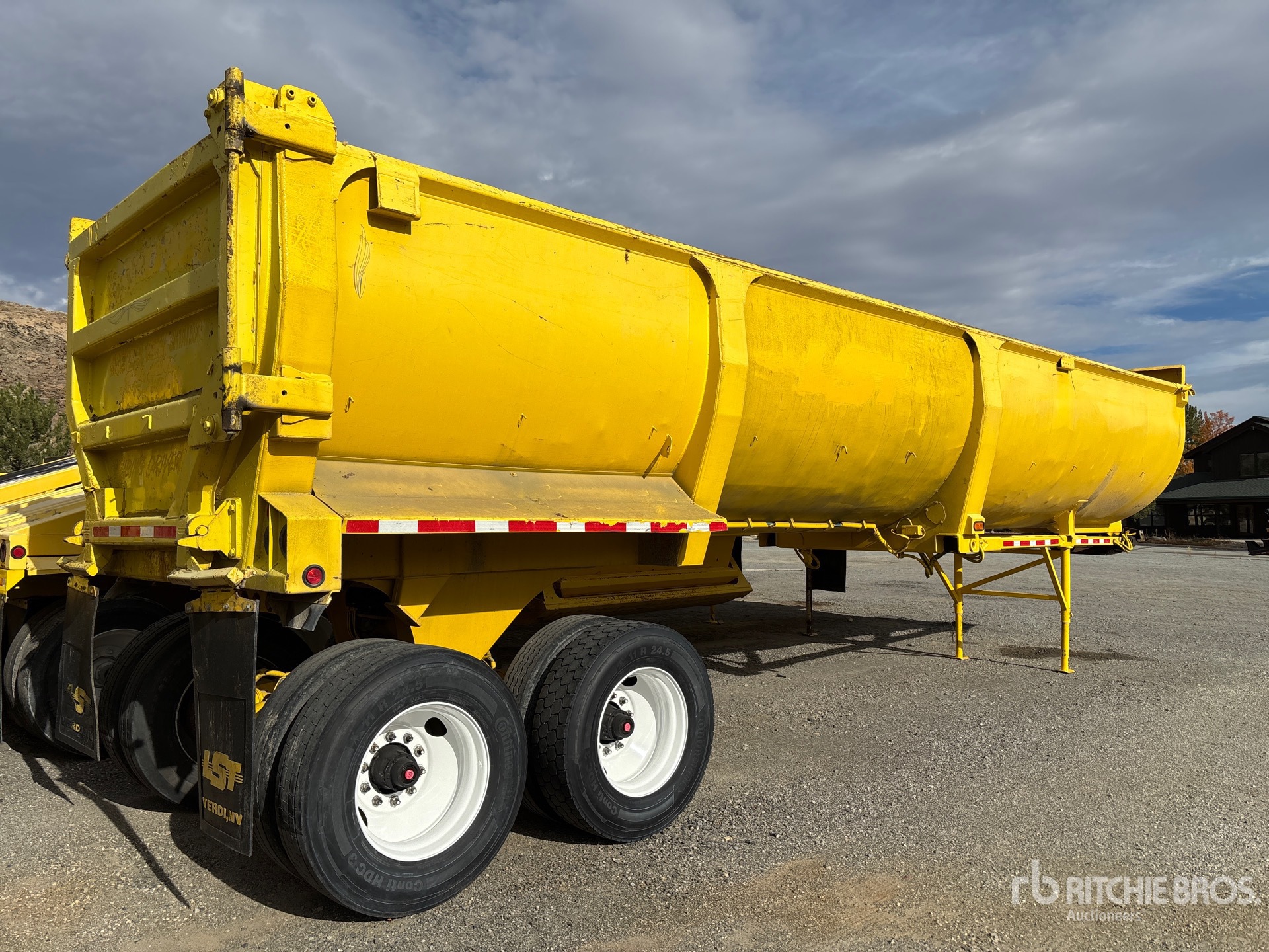 General Appearance with Foto, angolo anteriore sinistro