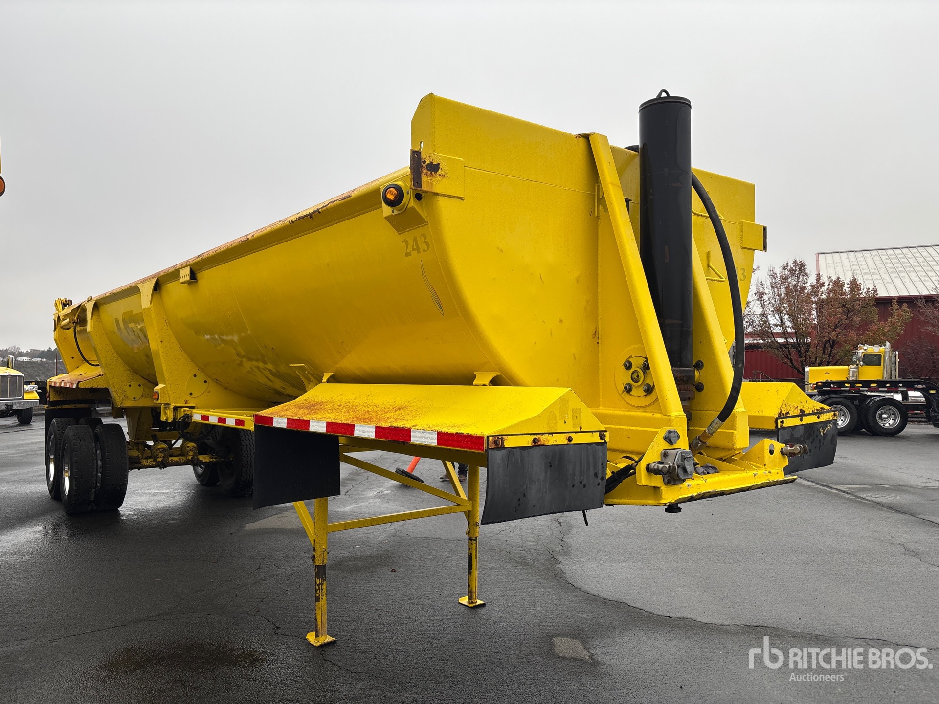 General Appearance with Image, coin avant droit