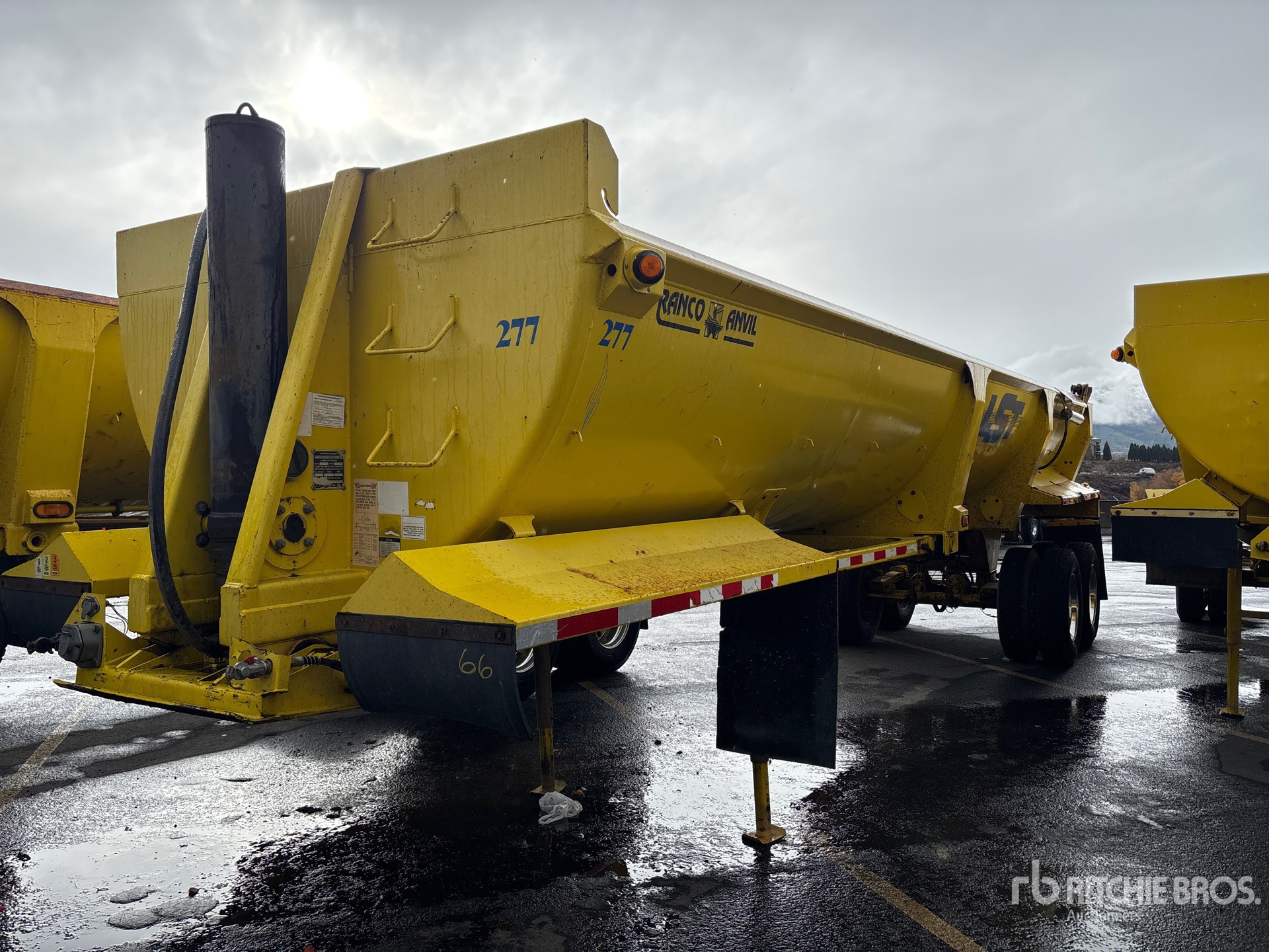 General Appearance with Foto, angolo anteriore sinistro