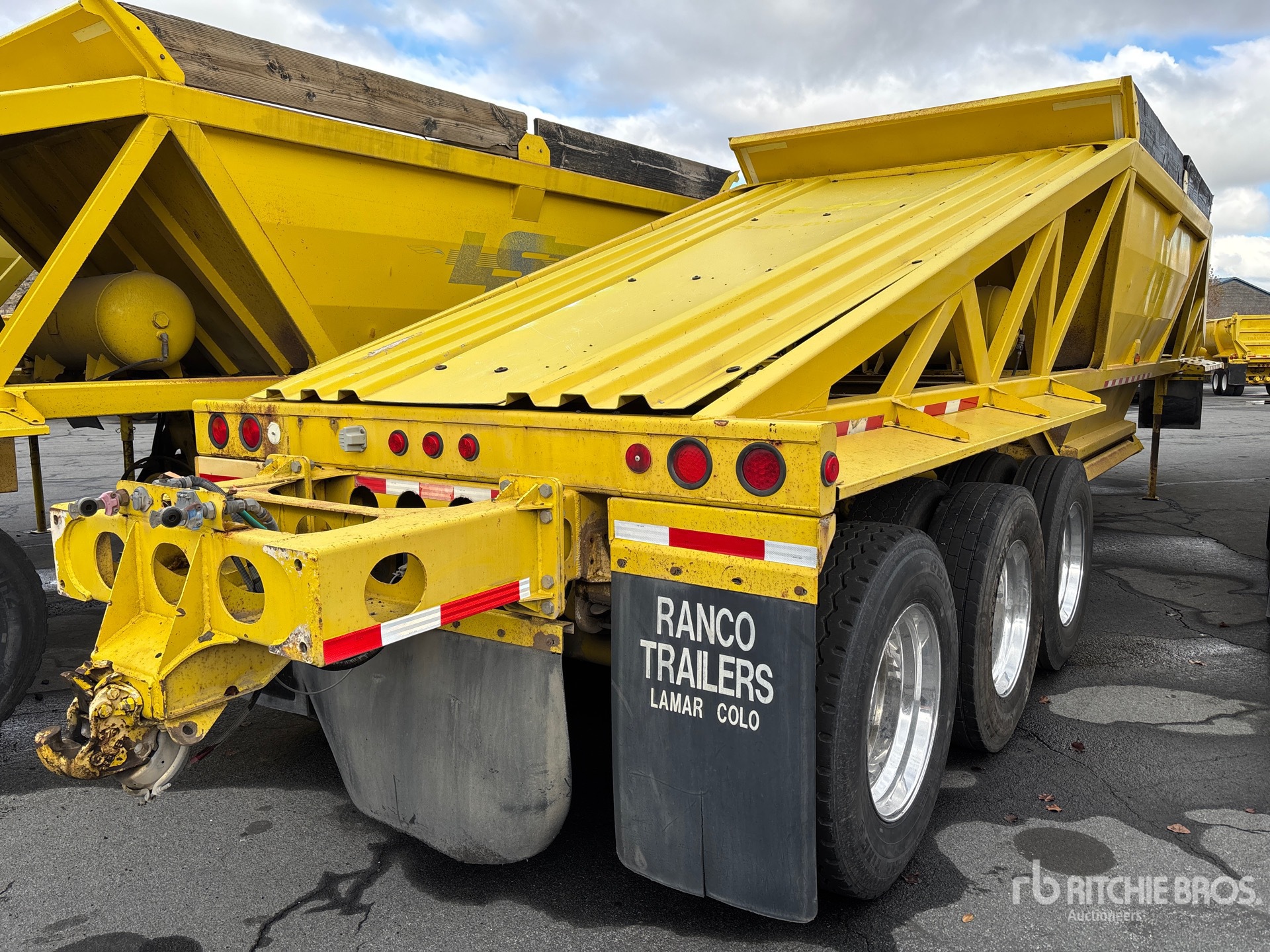 General Appearance with Imagen: esquina trasera derecha