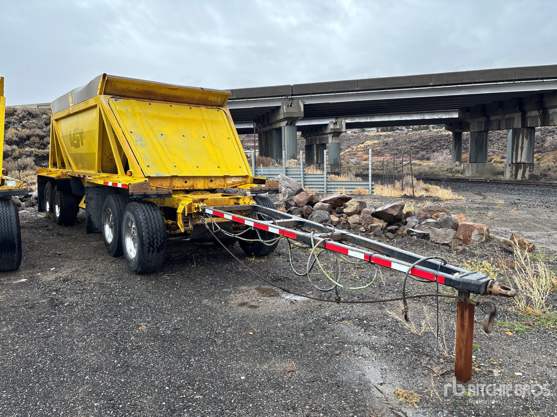 Aspect général with Image, coin avant droit