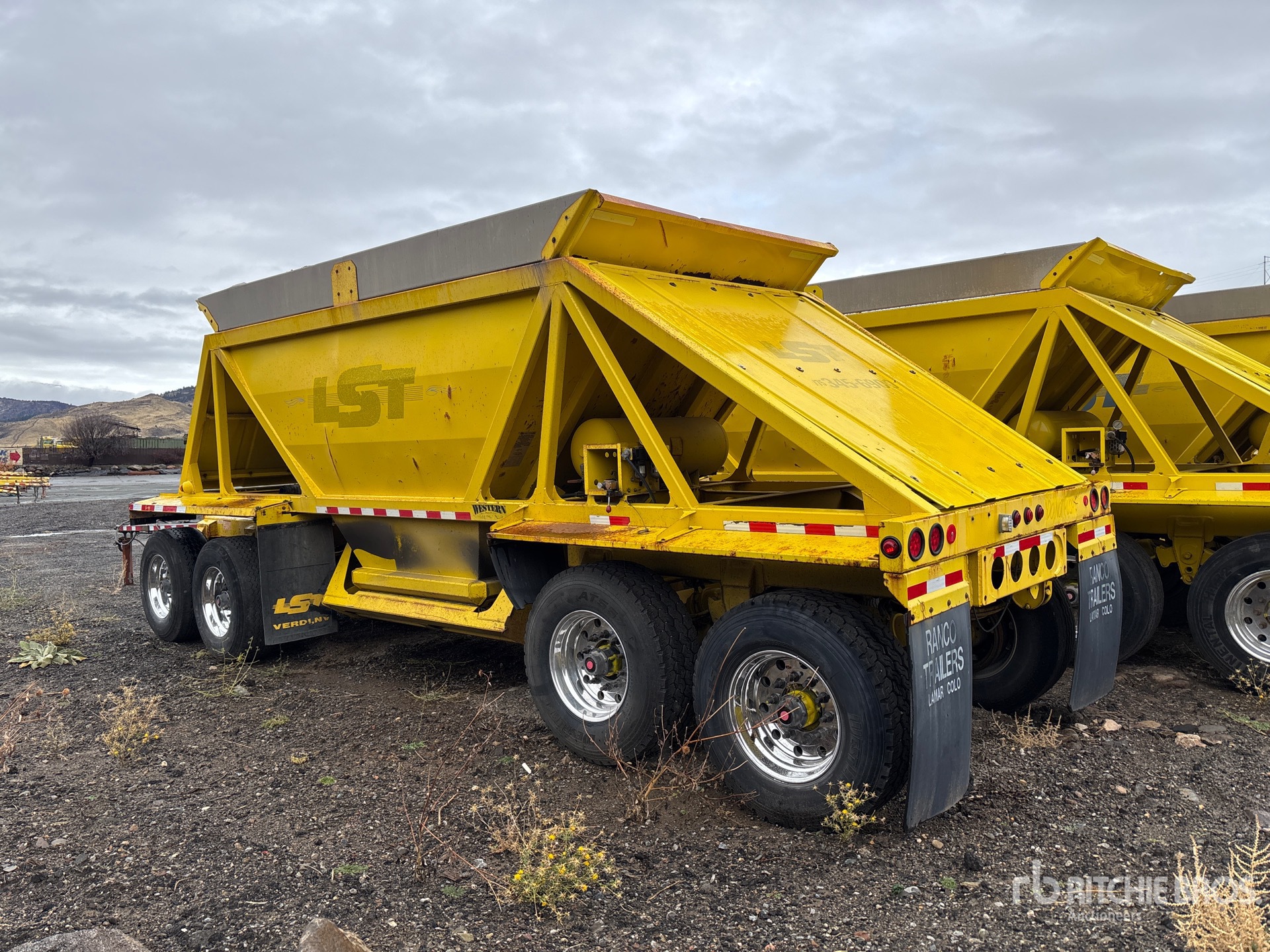 Aspect général with Image, coin arrière gauche