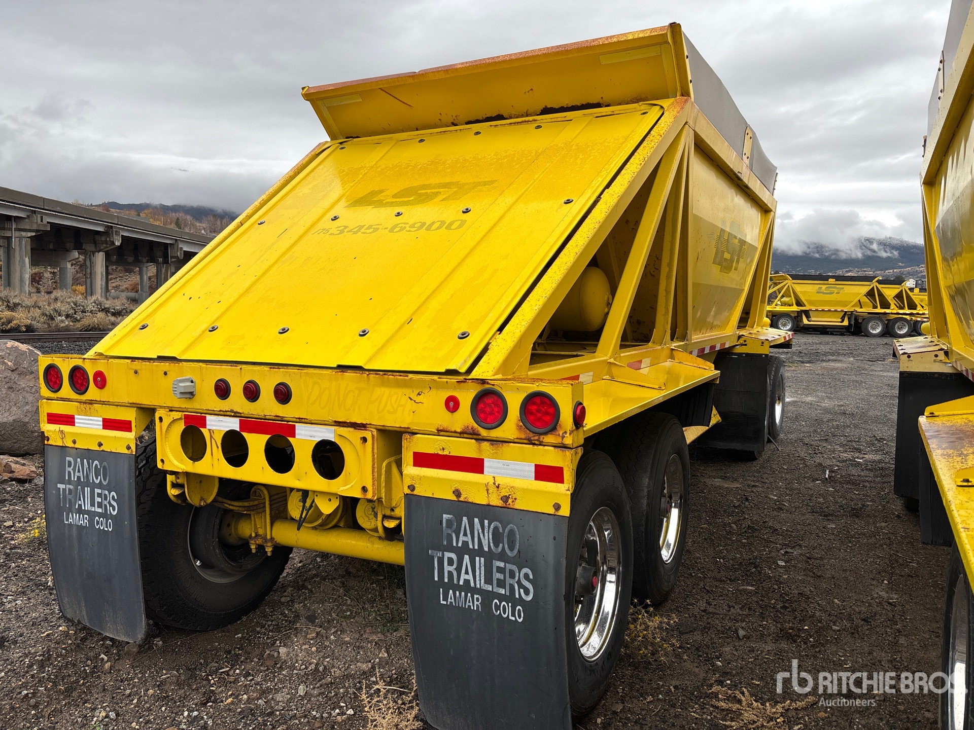 Aspect général with Image, coin arrière droit