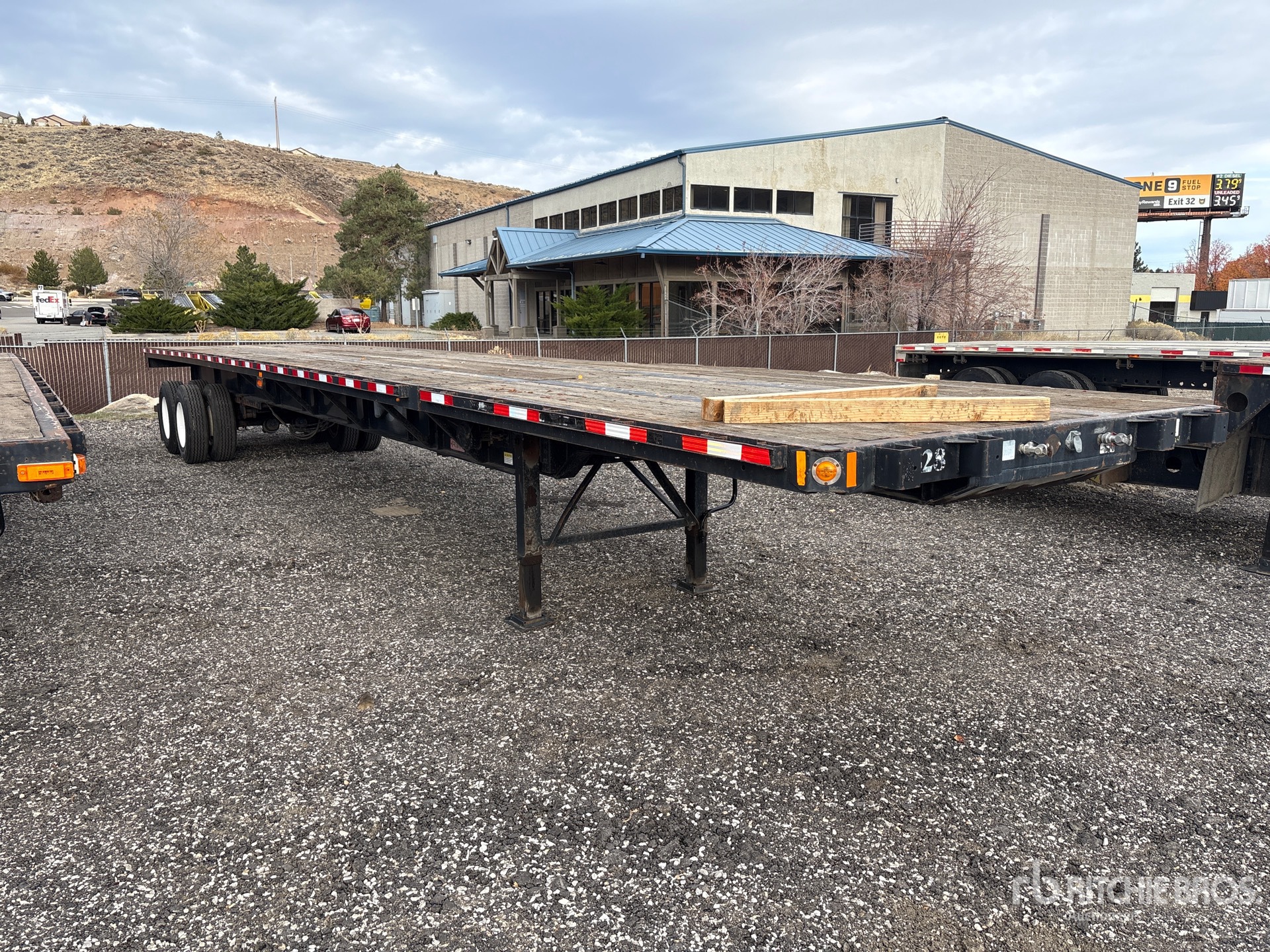 Aspect général with Image, coin avant droit