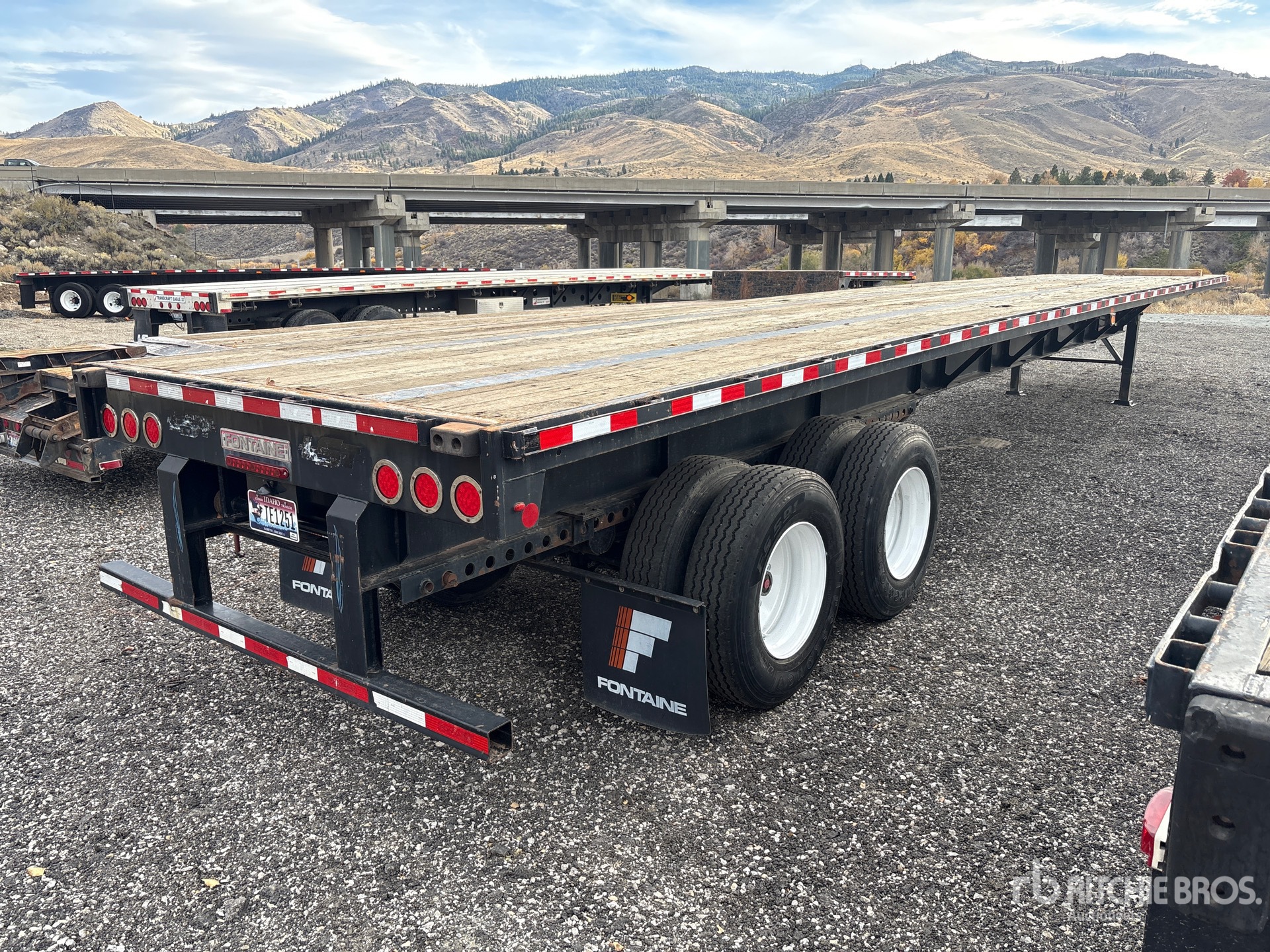 Aspect général with Image, coin arrière droit