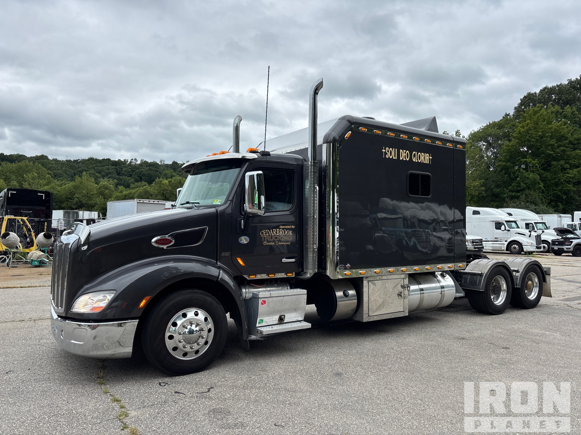 General Appearance with Picture, Left Front Corner