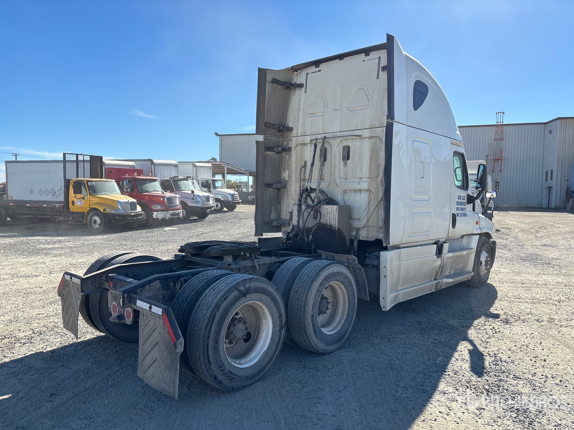 Aspect général with Image, coin arrière droit