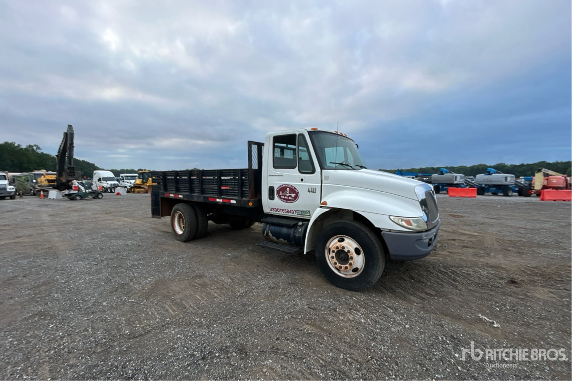 General Appearance with Picture, Right Front Corner