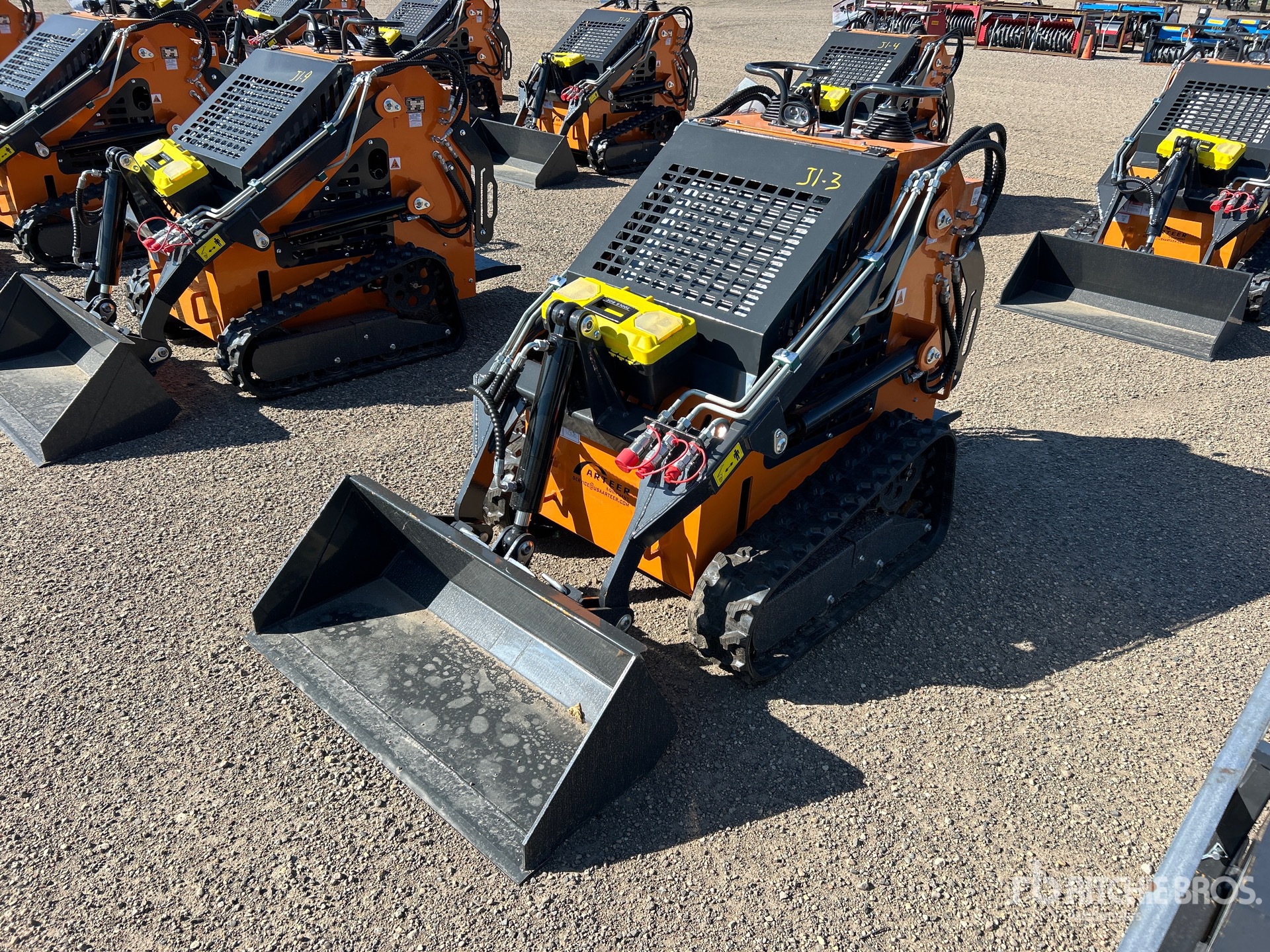 MINI CARGADOR SOBRE ORUGAS COMPACTO 2025 COMPAC QB480