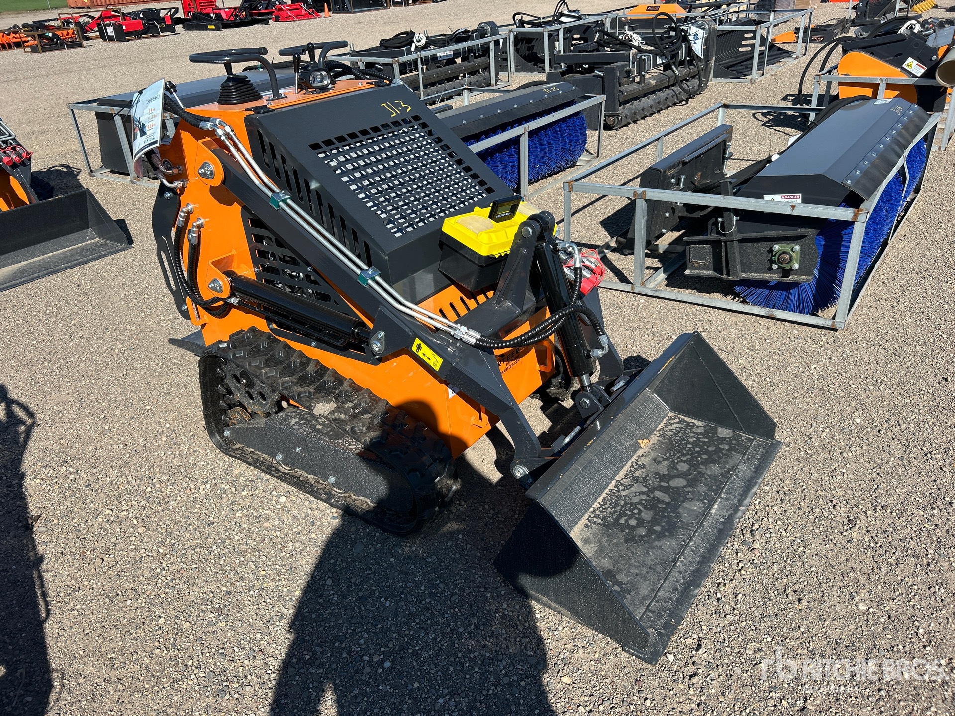 MINI CARGADOR SOBRE ORUGAS COMPACTO 2025 COMPAC QB480