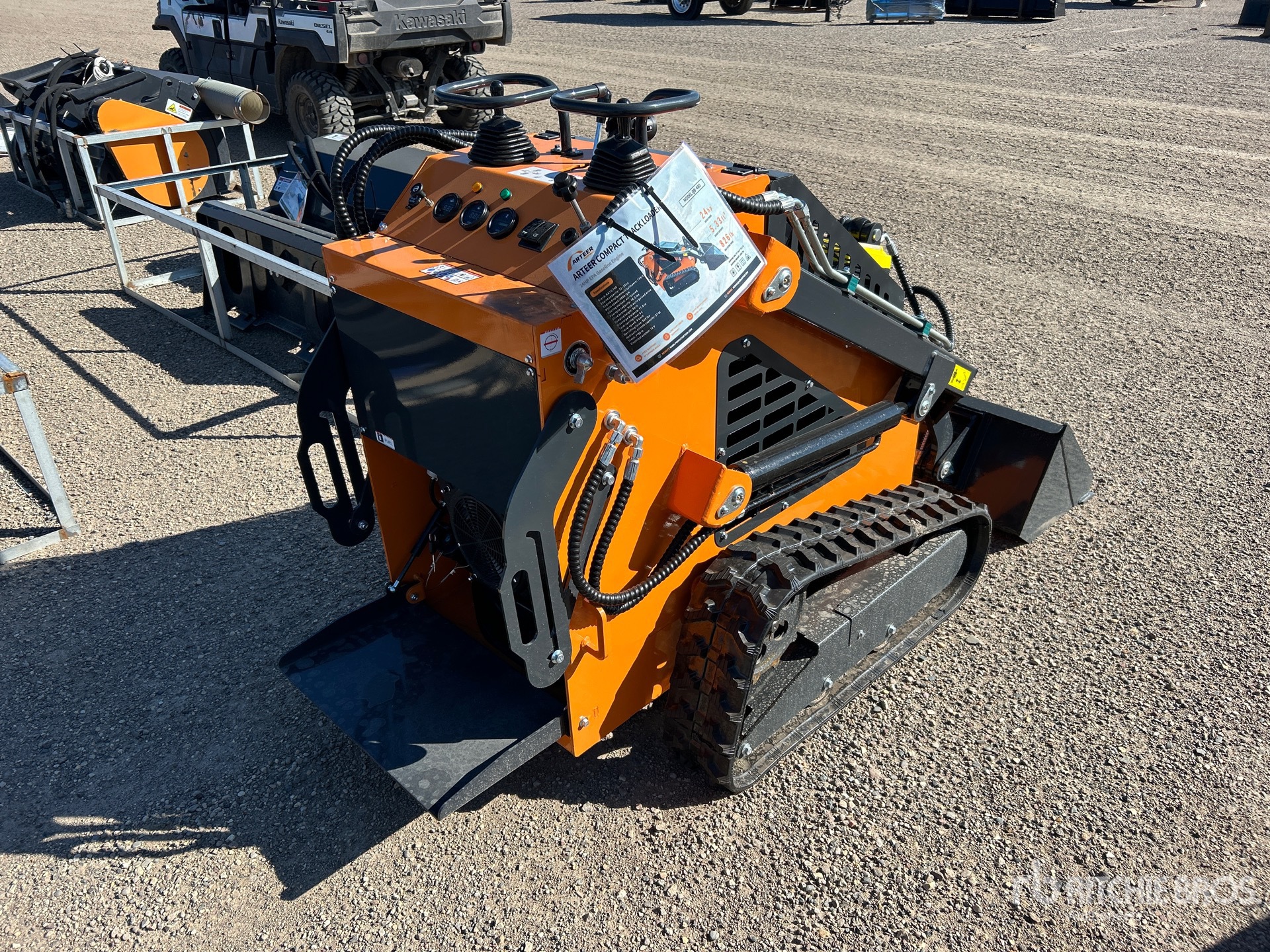MINI CARGADOR SOBRE ORUGAS COMPACTO 2025 COMPAC QB480