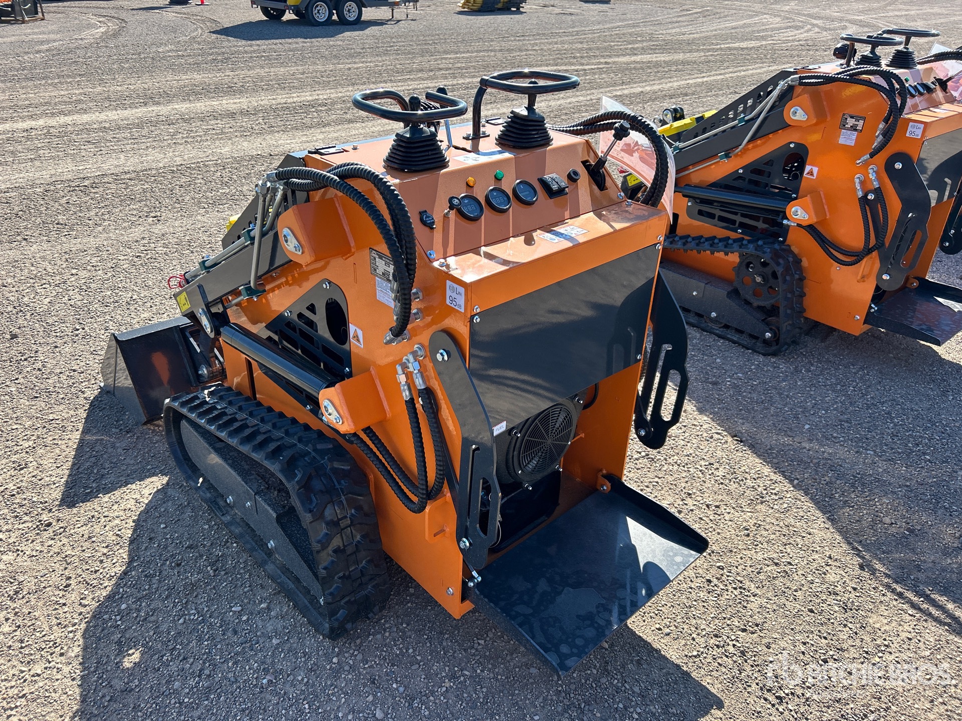 MINI CARGADOR SOBRE ORUGAS COMPACTO 2025 COMPAC QB480