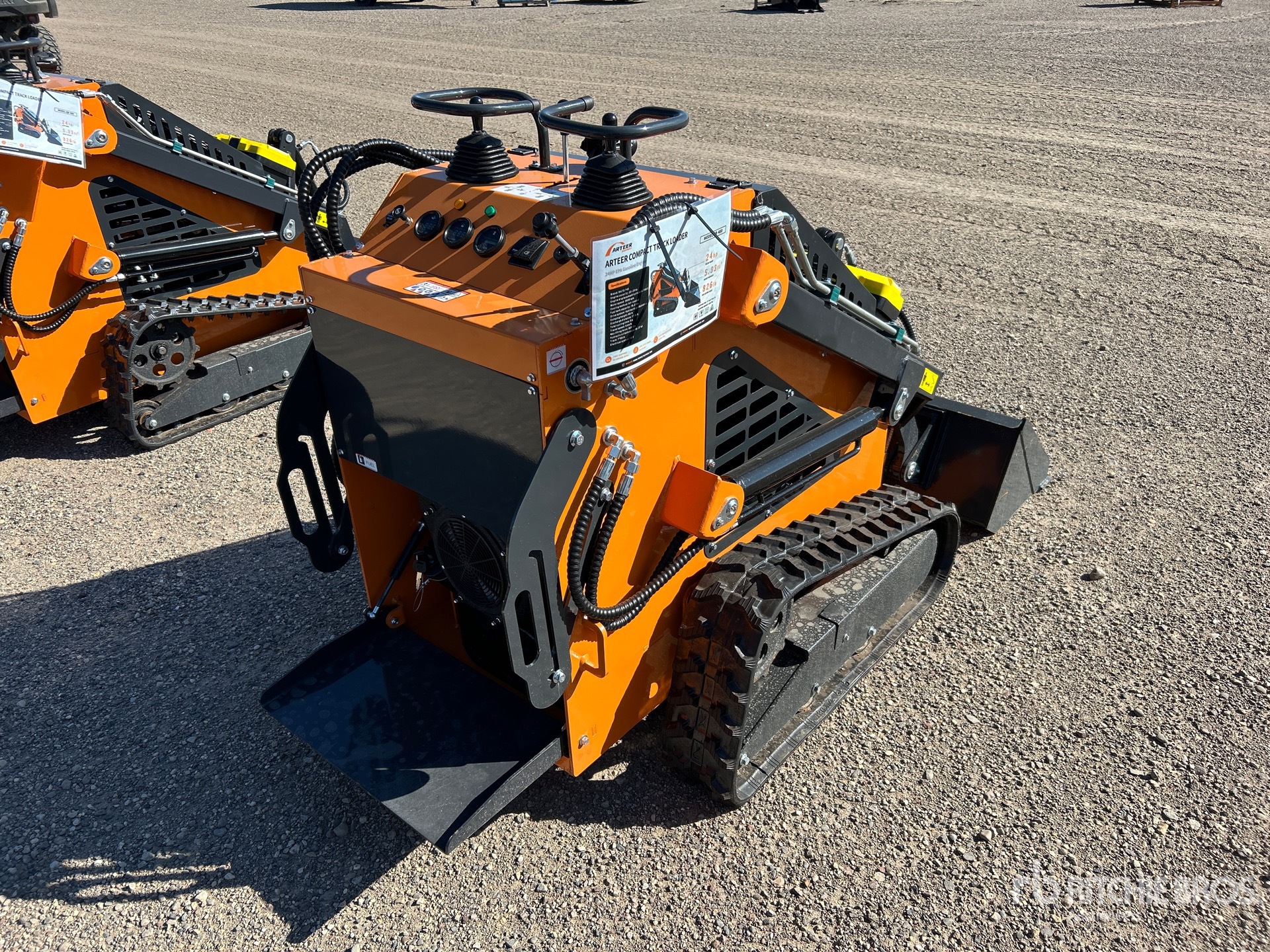 MINI CARGADOR SOBRE ORUGAS COMPACTO 2025 COMPAC QB480