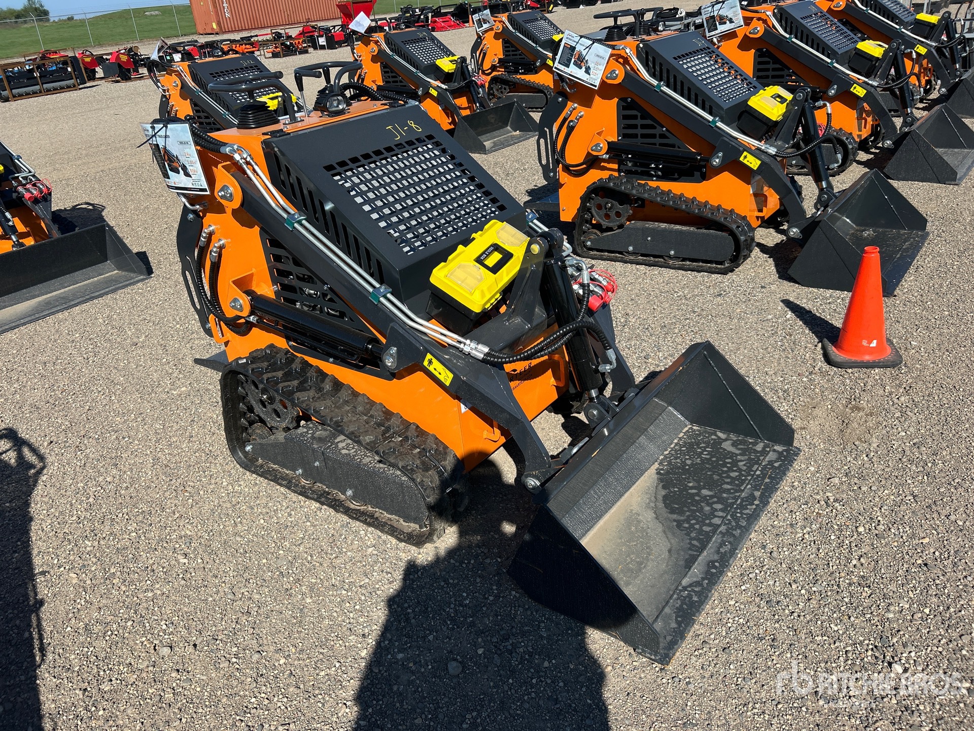 MINI CARGADOR SOBRE ORUGAS COMPACTO 2025 COMPAC QB480