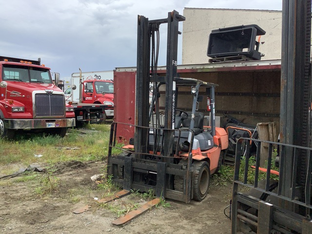 Toyota 7FDKU40 8200 lb Pneumatic Tire Forklift (Inoperable)
