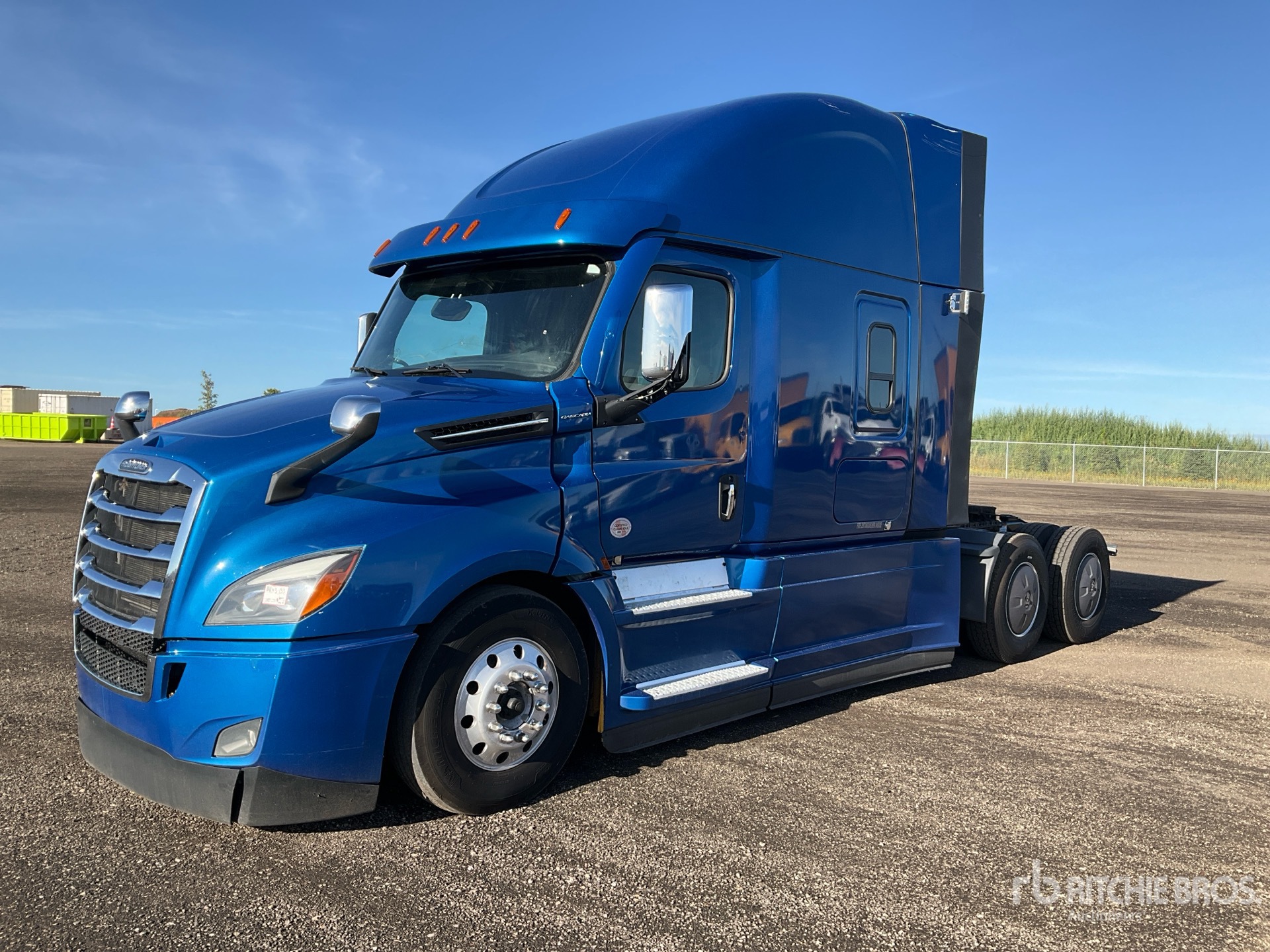 General Appearance with Bild, Ecke vorne links