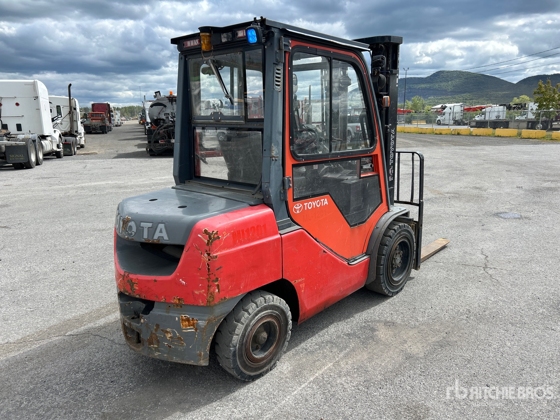 General Appearance with Picture, Right Rear Corner