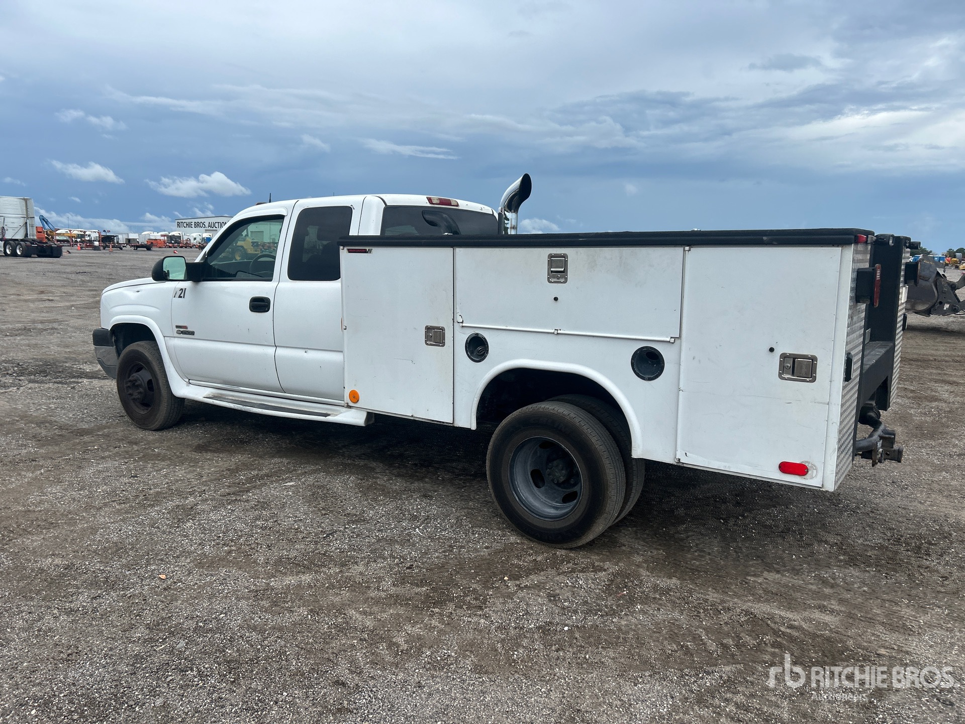 General Appearance with Picture, Left Rear Corner