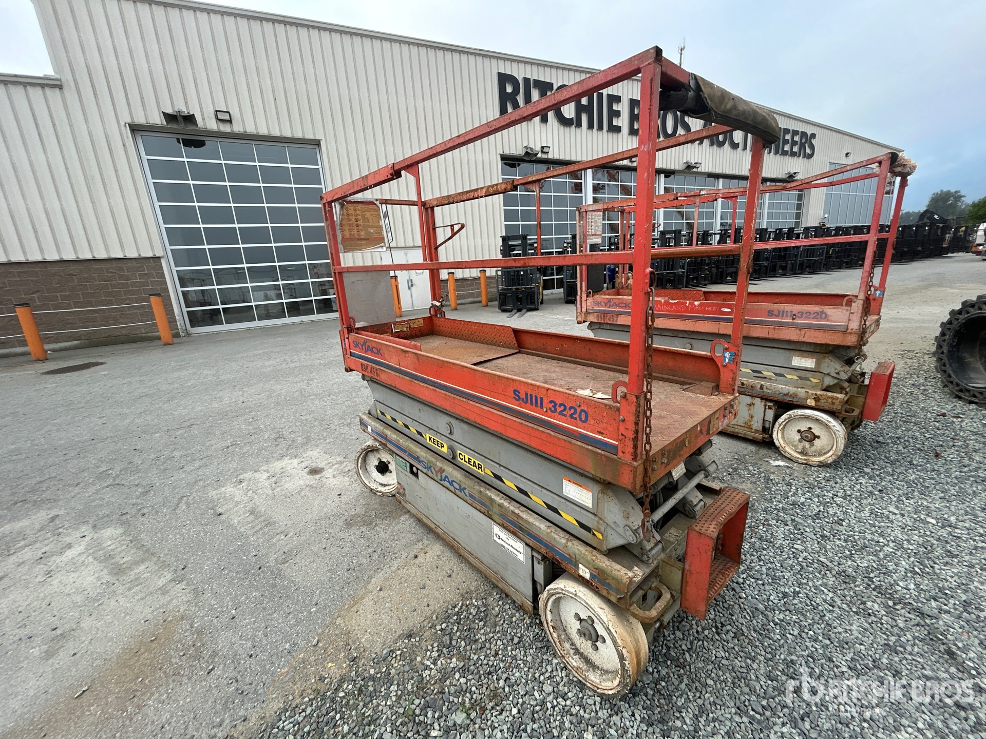 General Appearance with Picture, Left Rear Corner