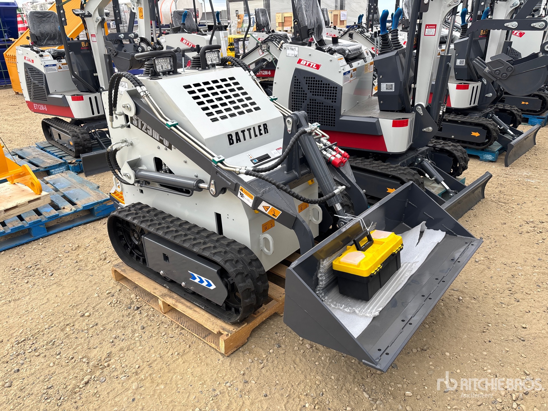 MINI CARGADOR SOBRE ORUGAS 2025 COMPAC ST25M6