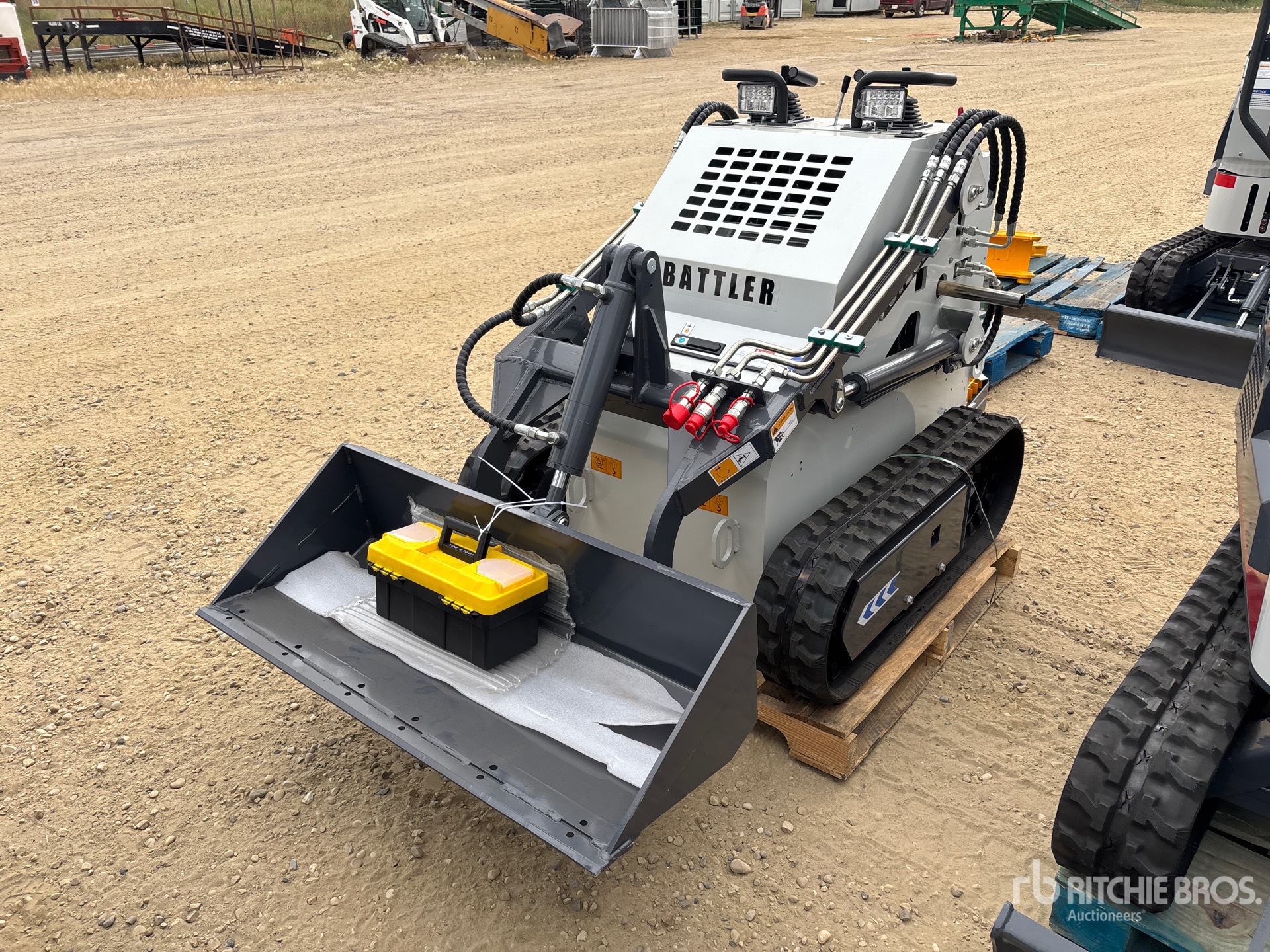 MINI CARGADOR SOBRE ORUGAS 2025 COMPAC ST25M6