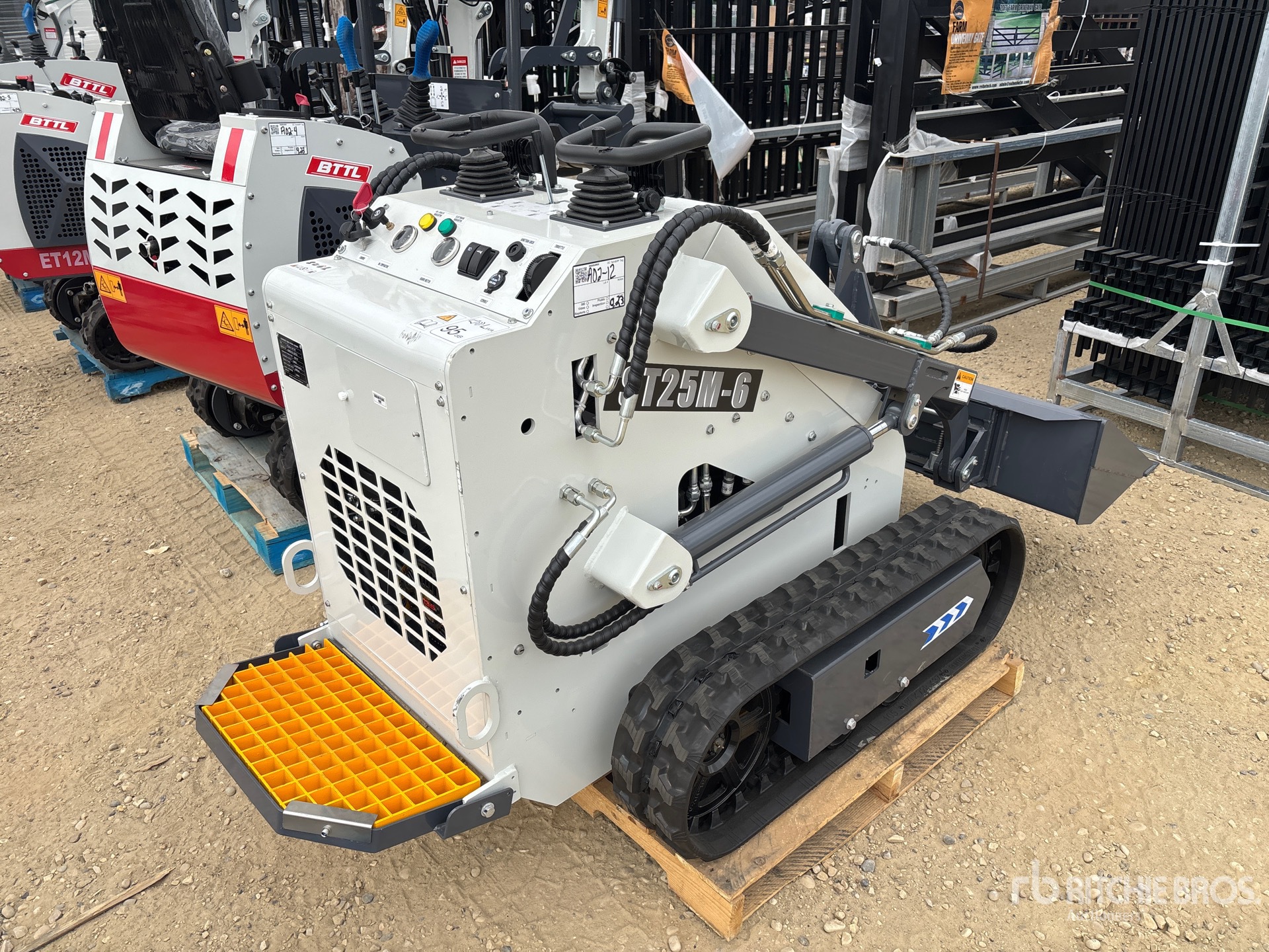 MINI CARGADOR SOBRE ORUGAS 2025 COMPAC ST25M6