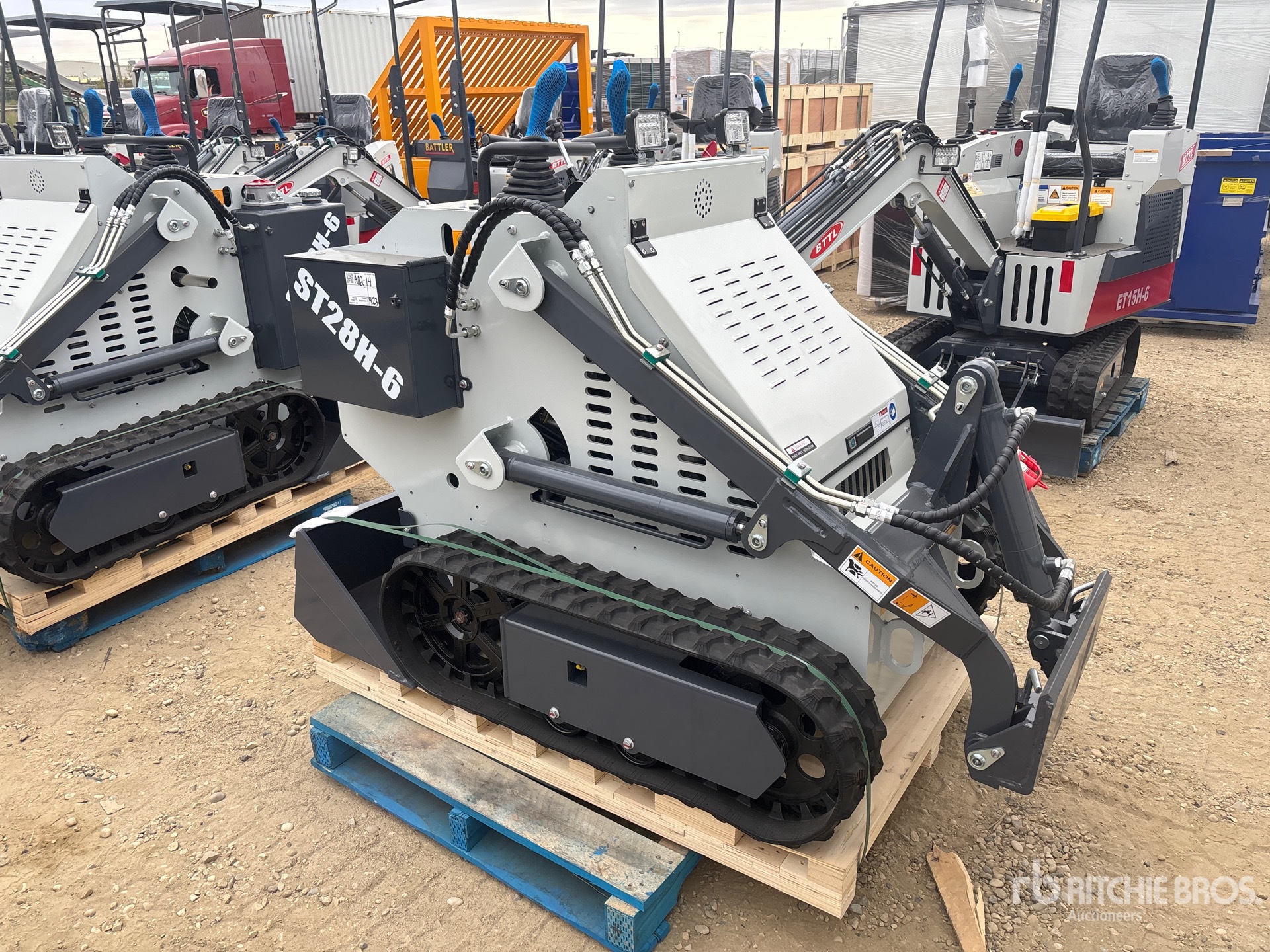 MINI CARGADOR SOBRE ORUGAS 2025 COMPAC ST28H6