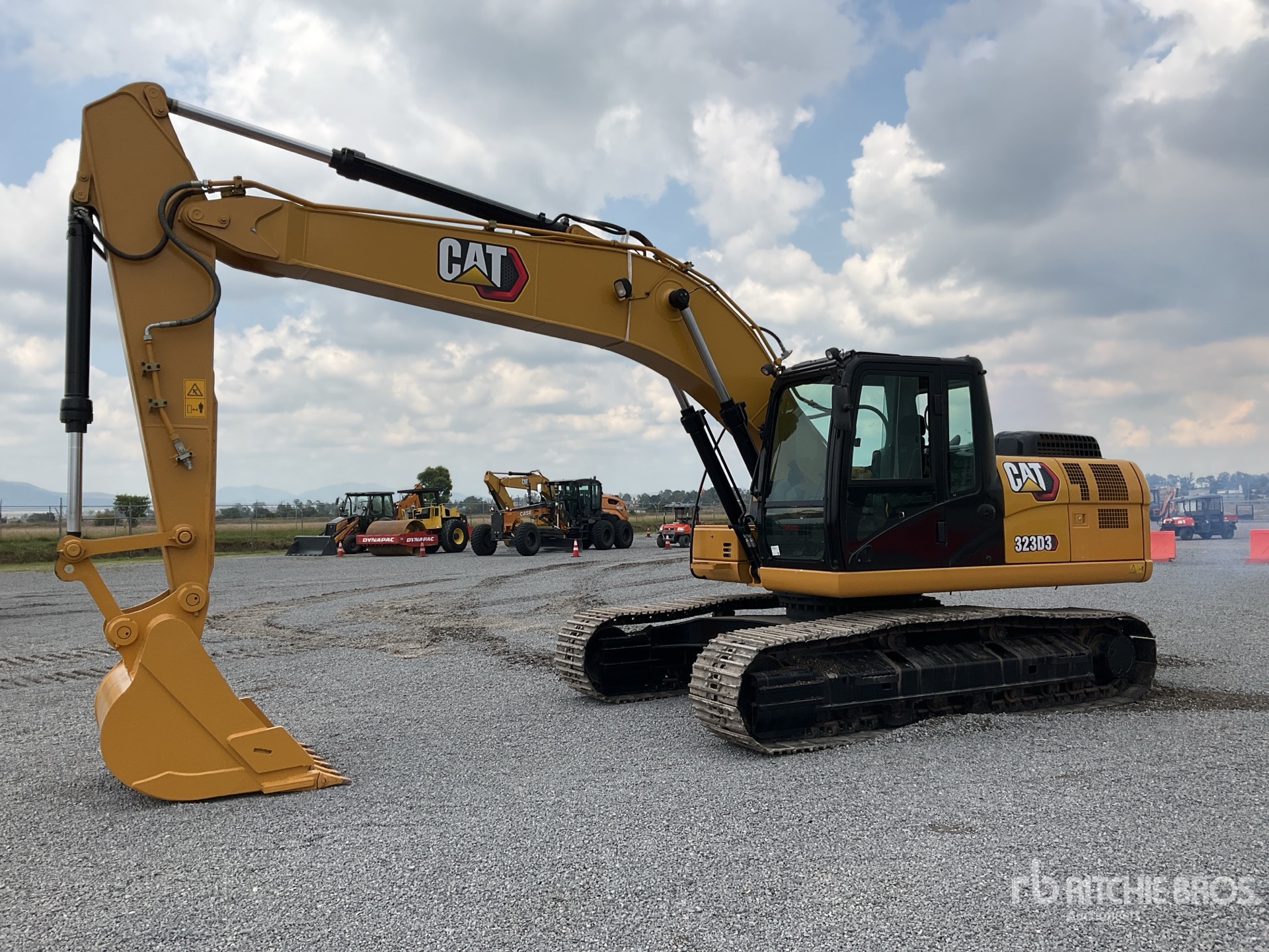 EXCAVADORA 2022 CATERPILLAR 323