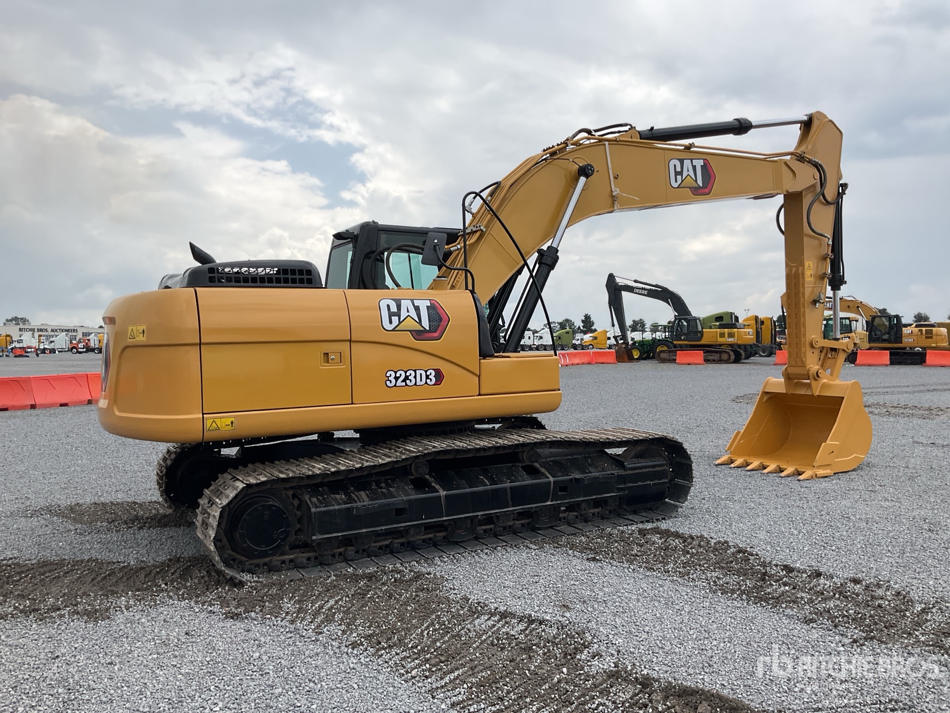 EXCAVADORA 2022 CATERPILLAR 323