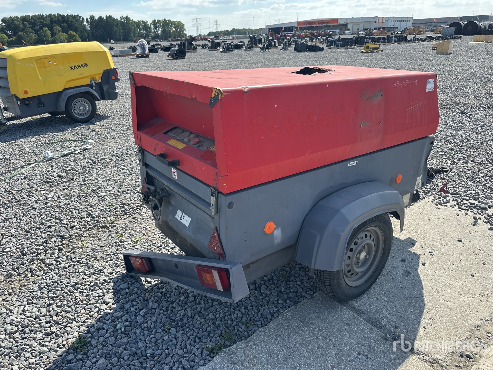 General Appearance with Picture, Right Rear Corner