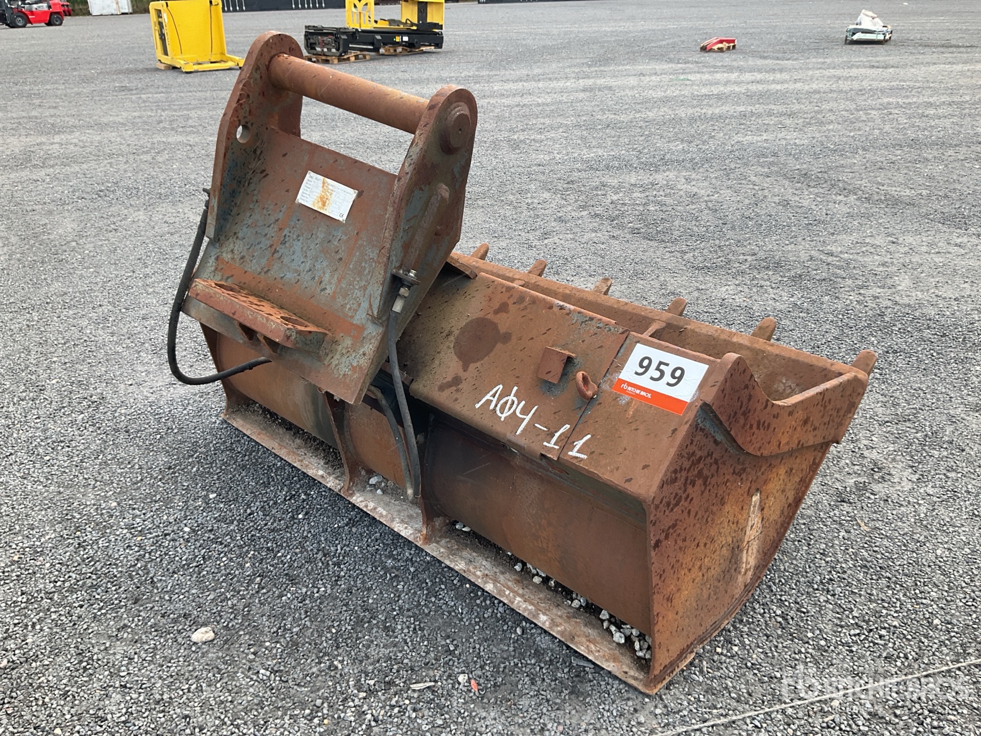 General Appearance with Picture, Right Rear Corner