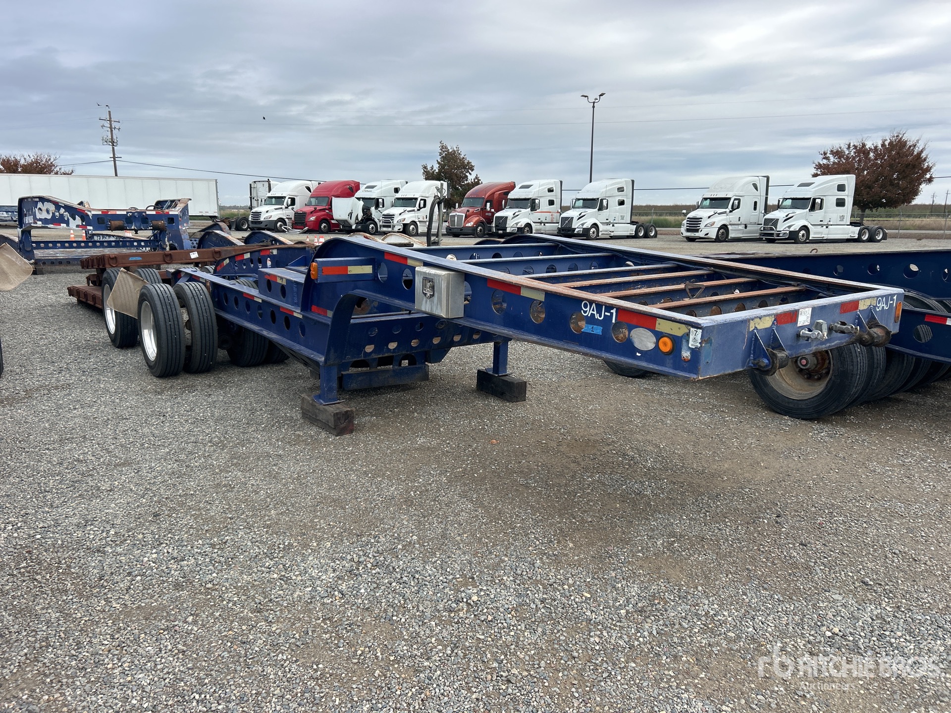 General Appearance with Bild, Ecke vorne rechts