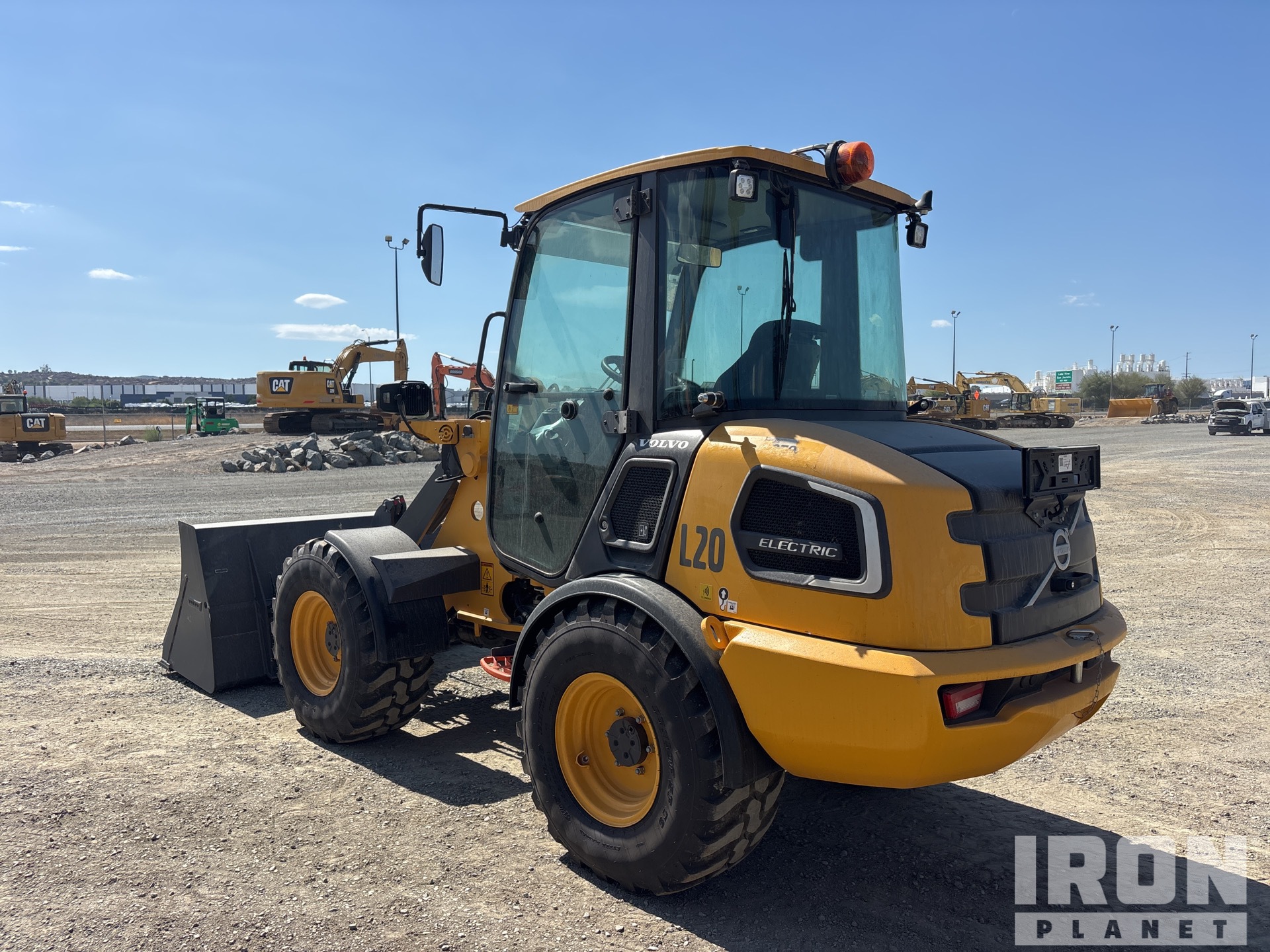 General Appearance with Foto, angolo posteriore sinistro