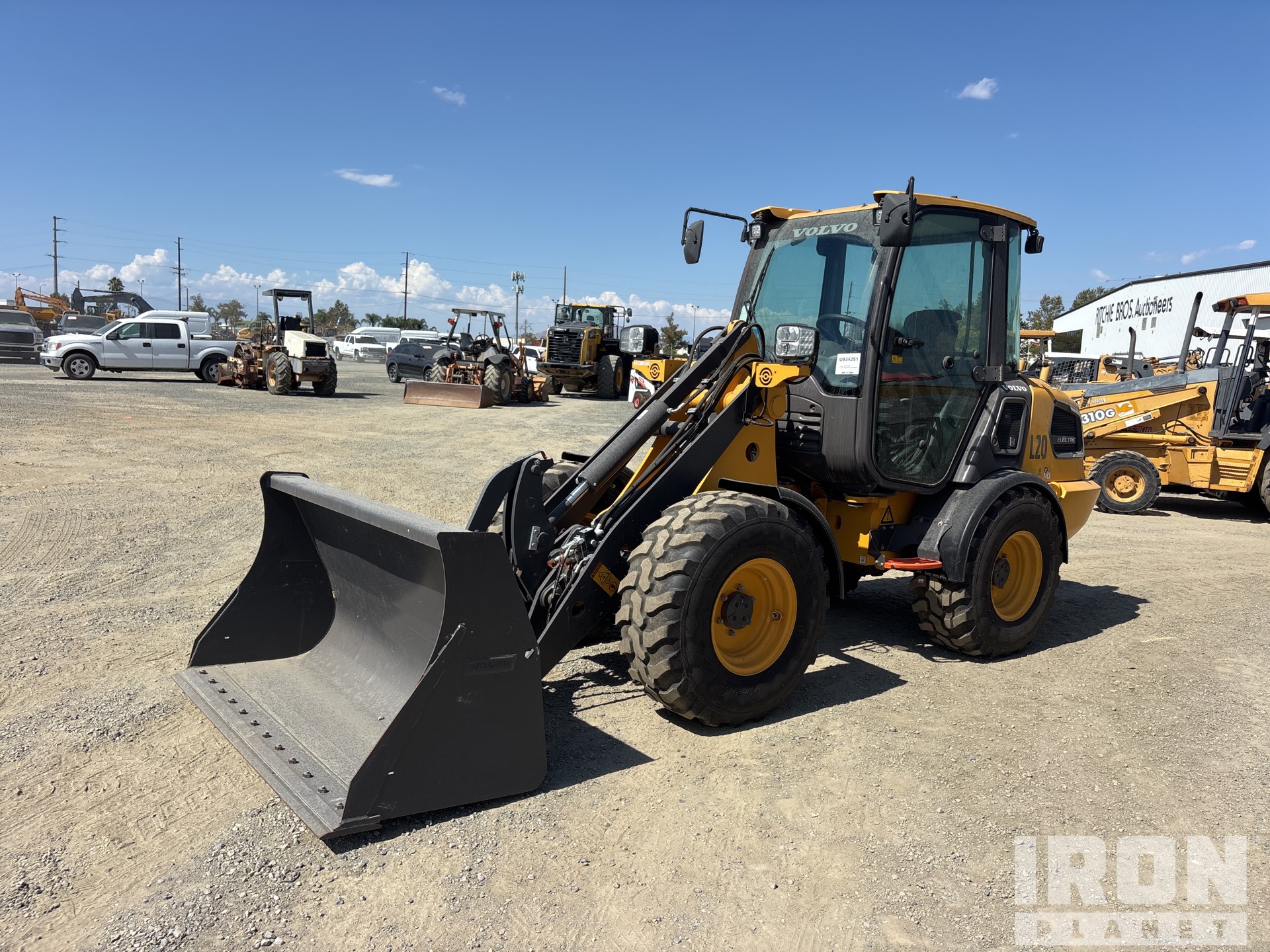 General Appearance with Foto, angolo anteriore sinistro