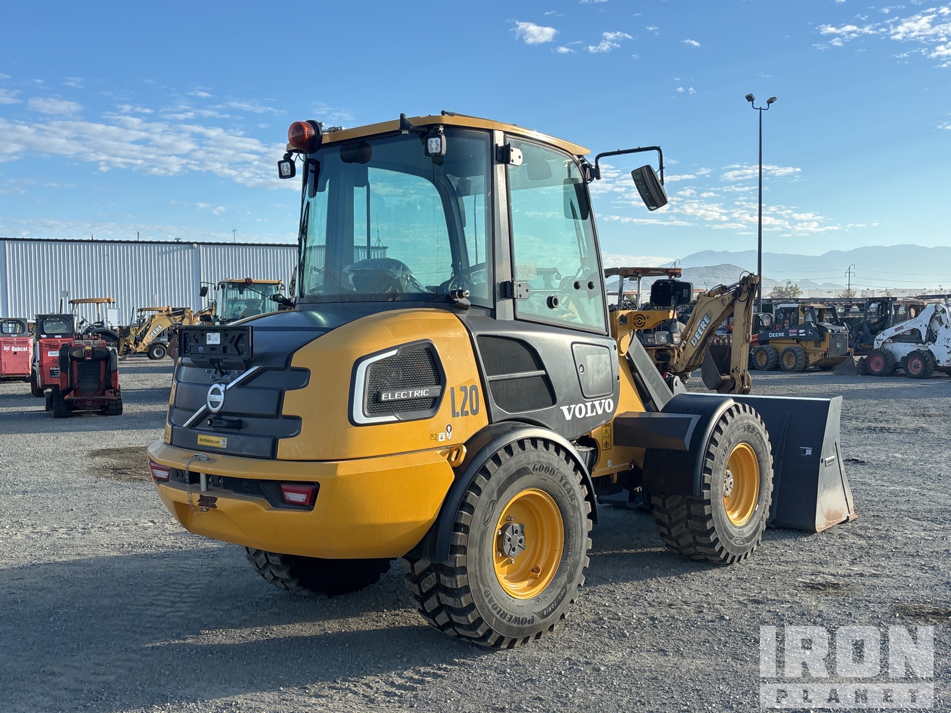 General Appearance with Foto, angolo anteriore sinistro