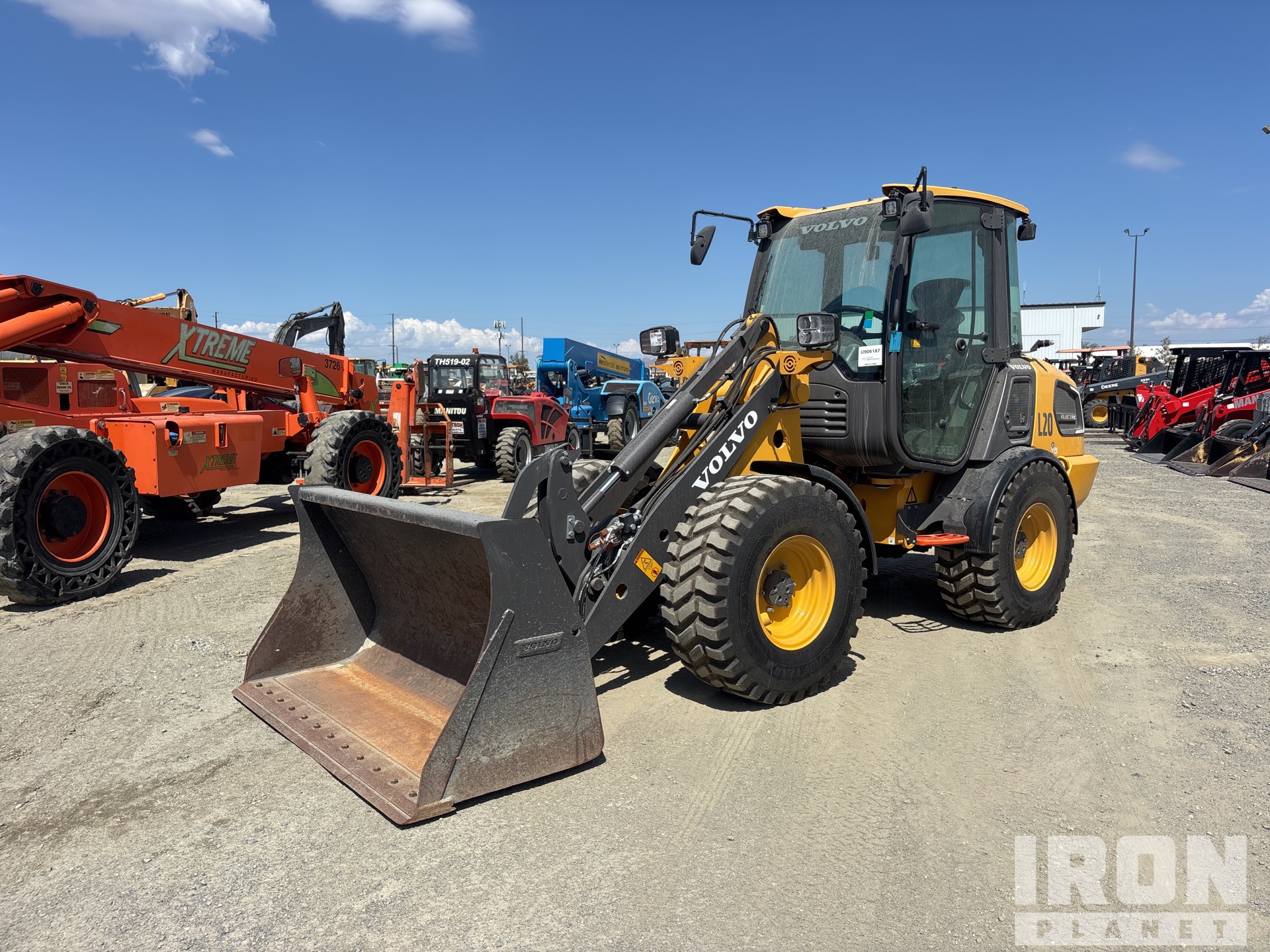 General Appearance with Foto, angolo anteriore sinistro