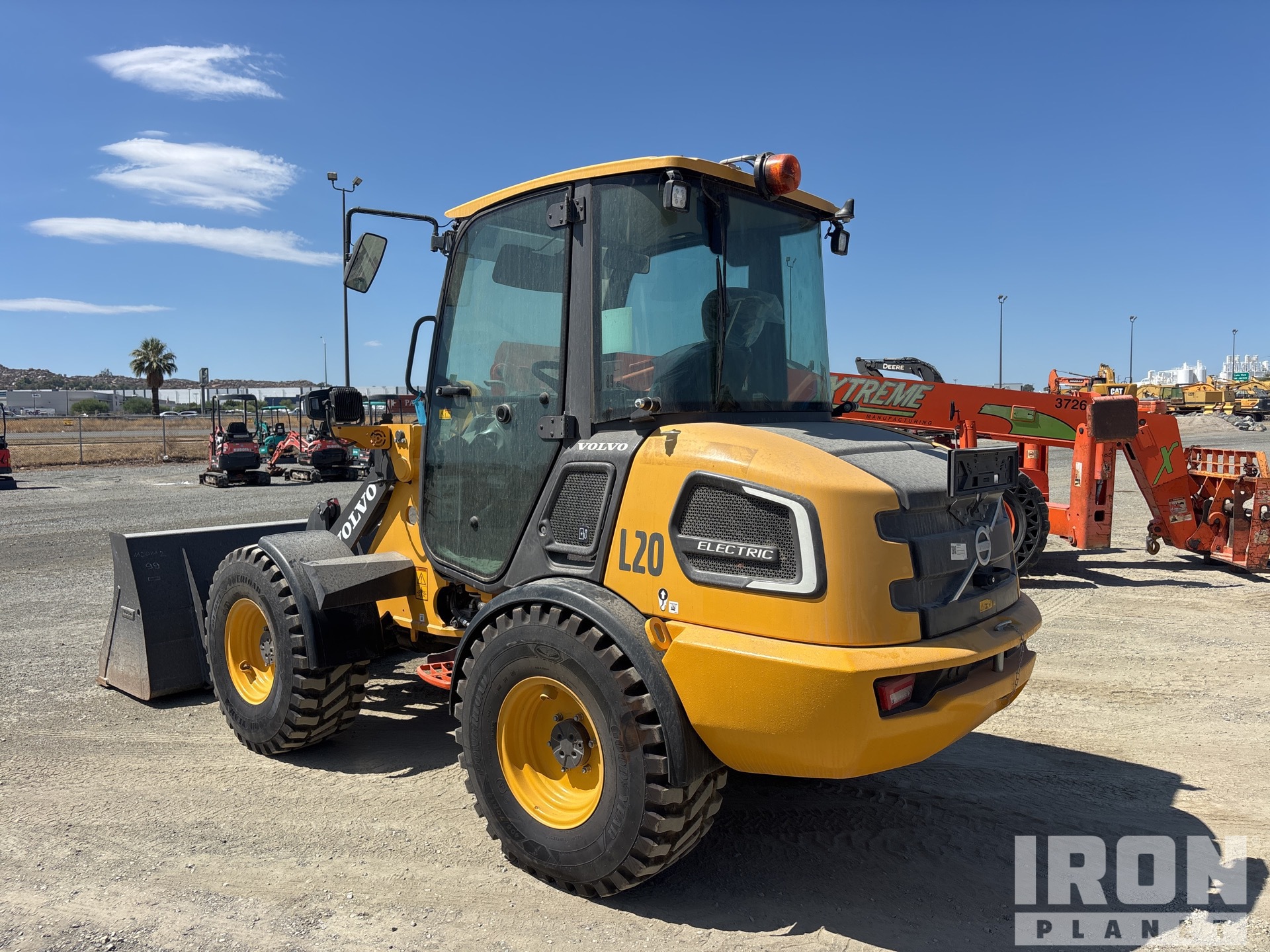 General Appearance with Foto, angolo posteriore sinistro