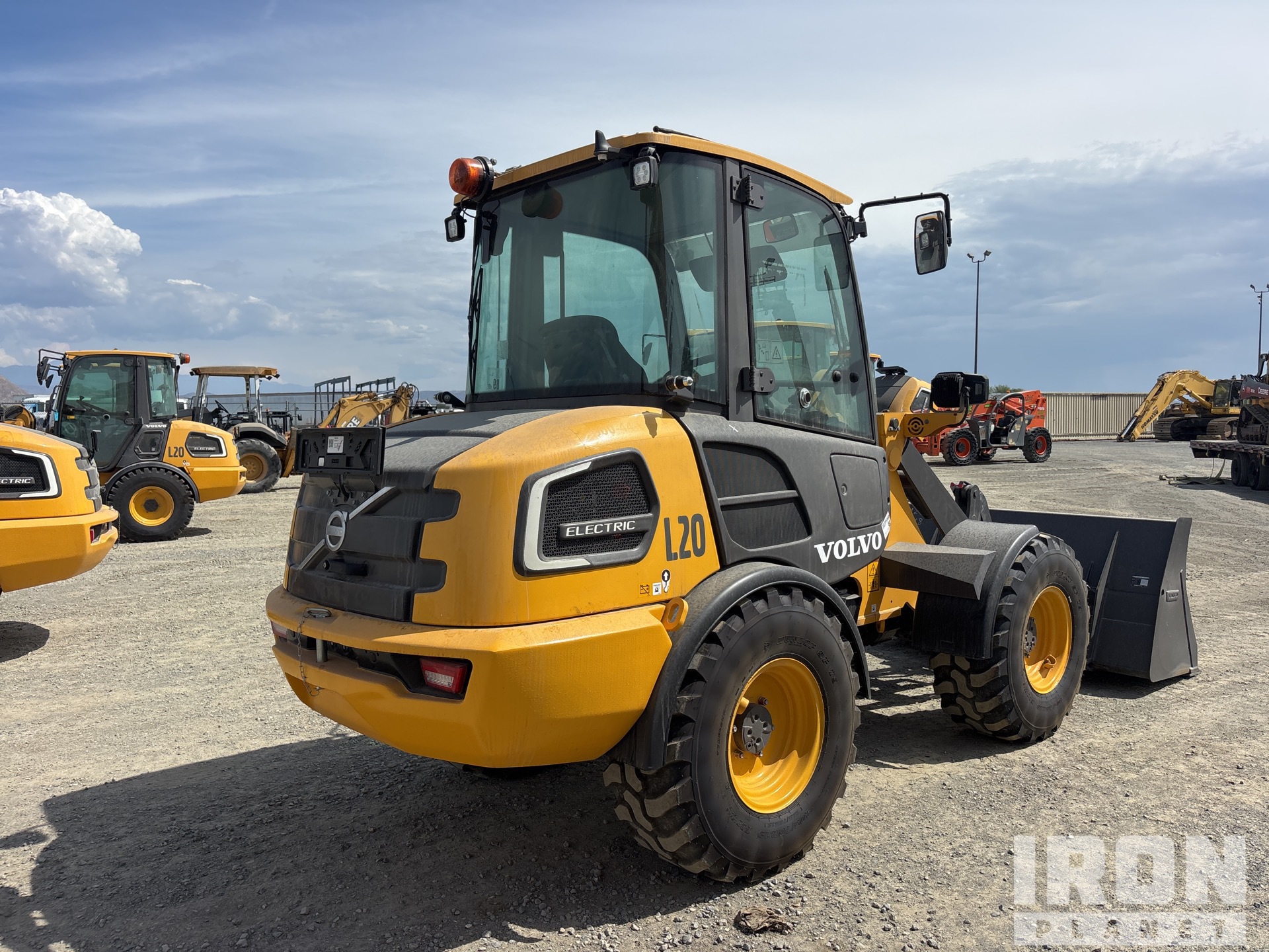 General Appearance with Foto, angolo anteriore sinistro