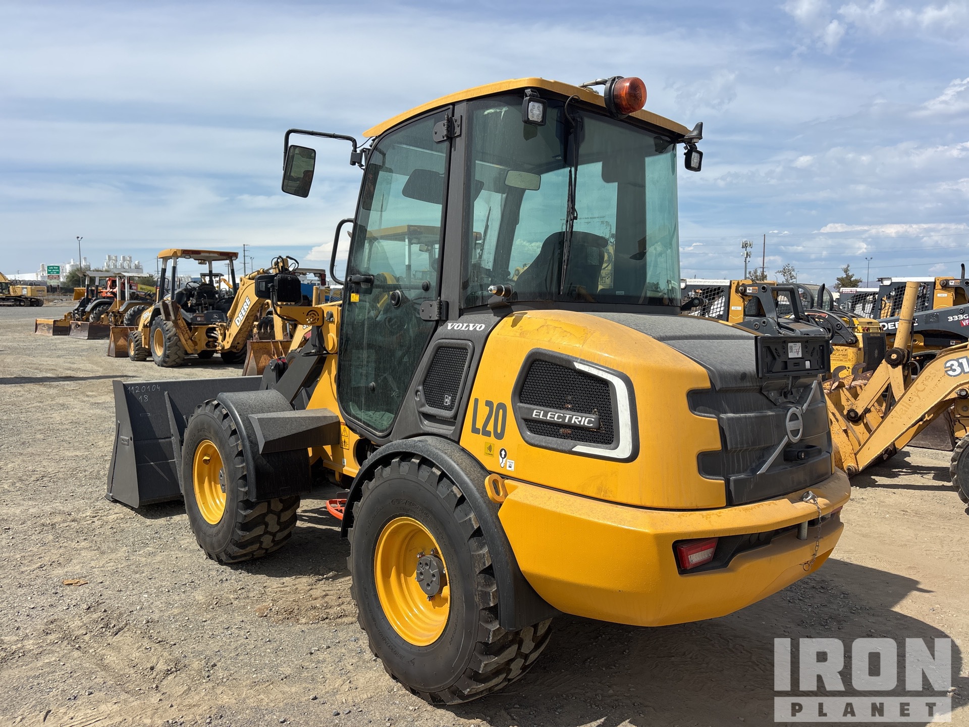 General Appearance with Foto, angolo posteriore sinistro