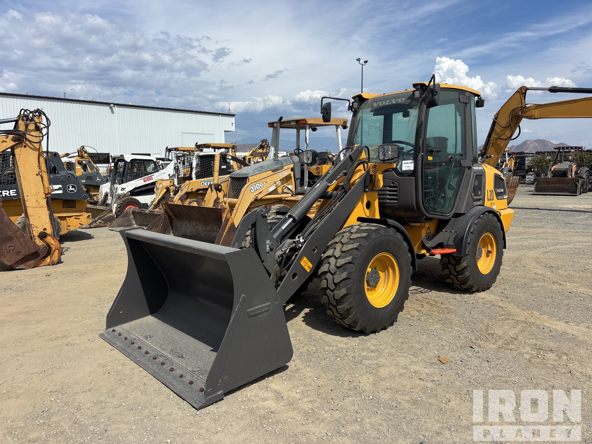 General Appearance with Foto, angolo anteriore sinistro