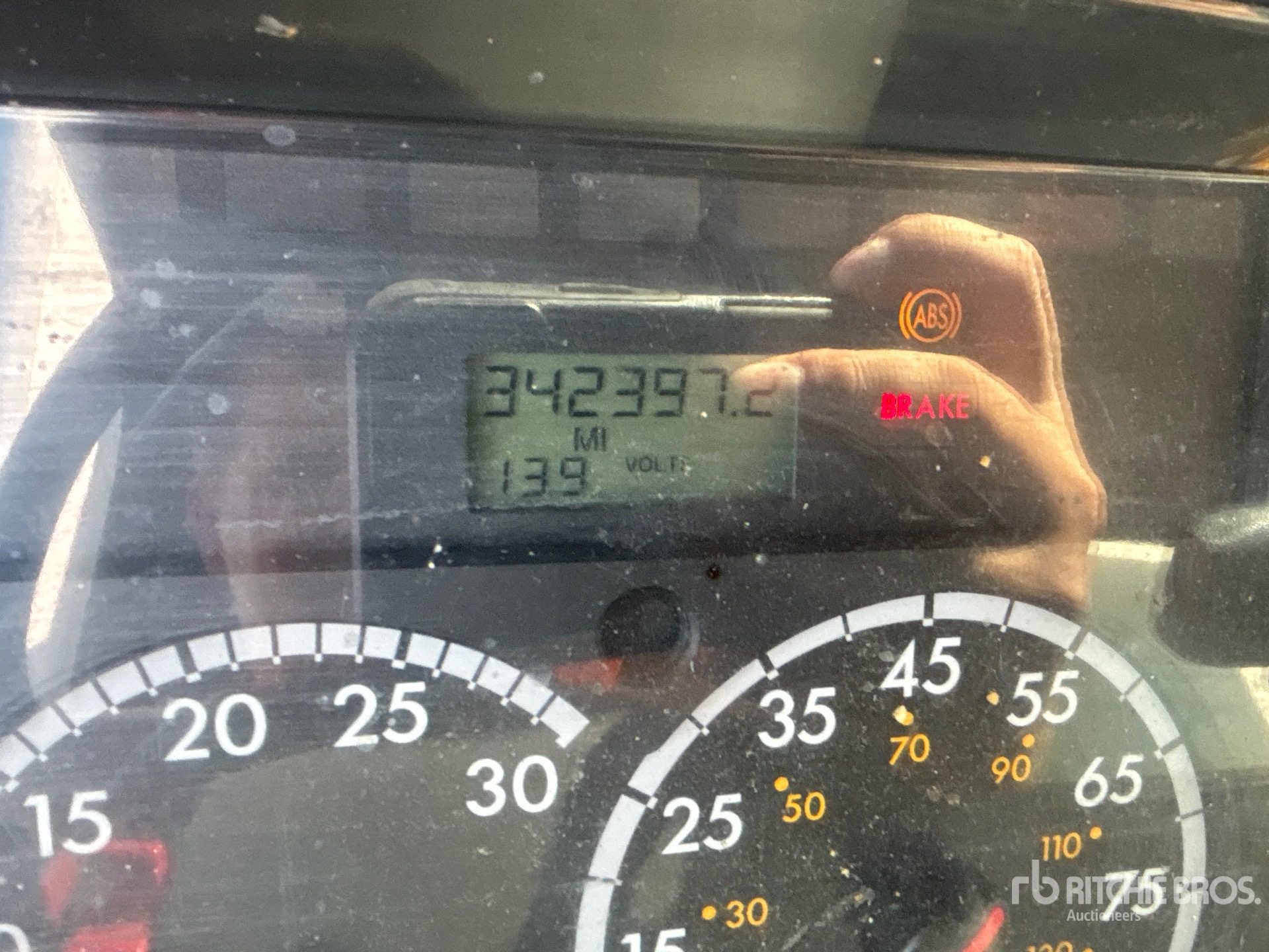 2015 Freightliner M2106