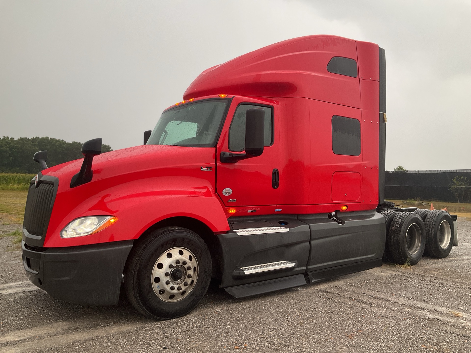 NN687198 - 2022 International LT625: Brochure Photo