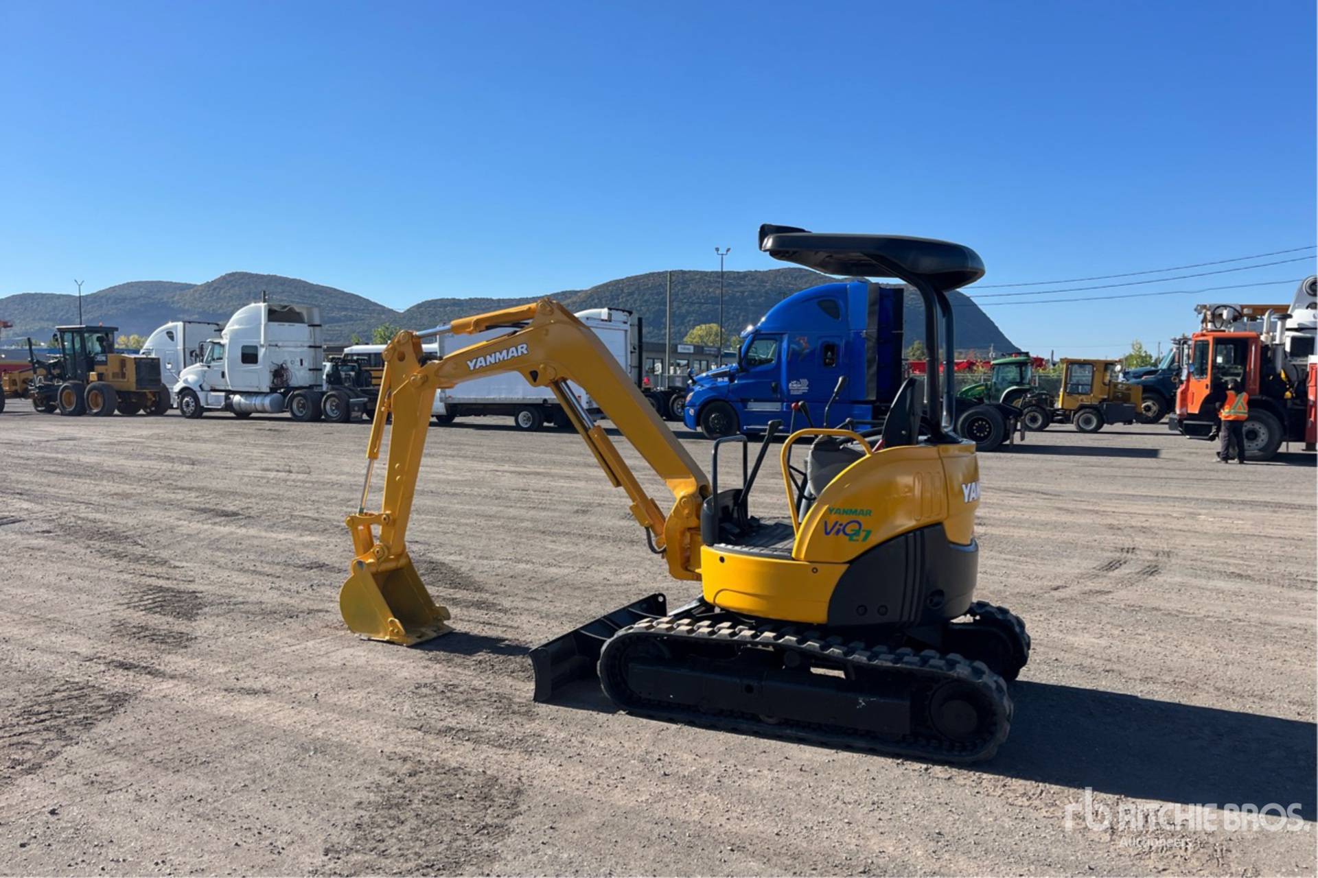 EXCAVADORA 2002 YANMAR VIO272