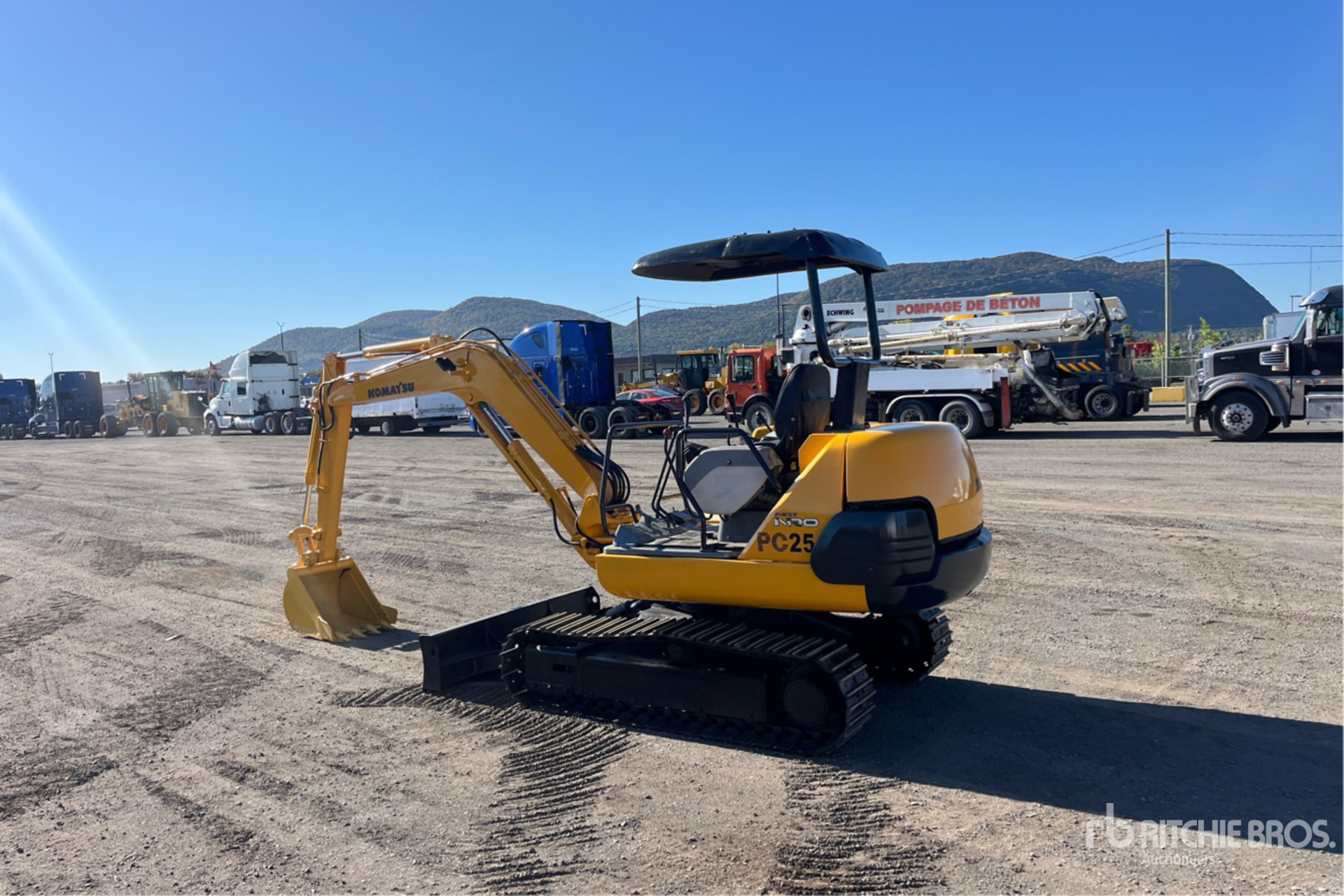 EXCAVADORA 1990 KOMATSU PC251